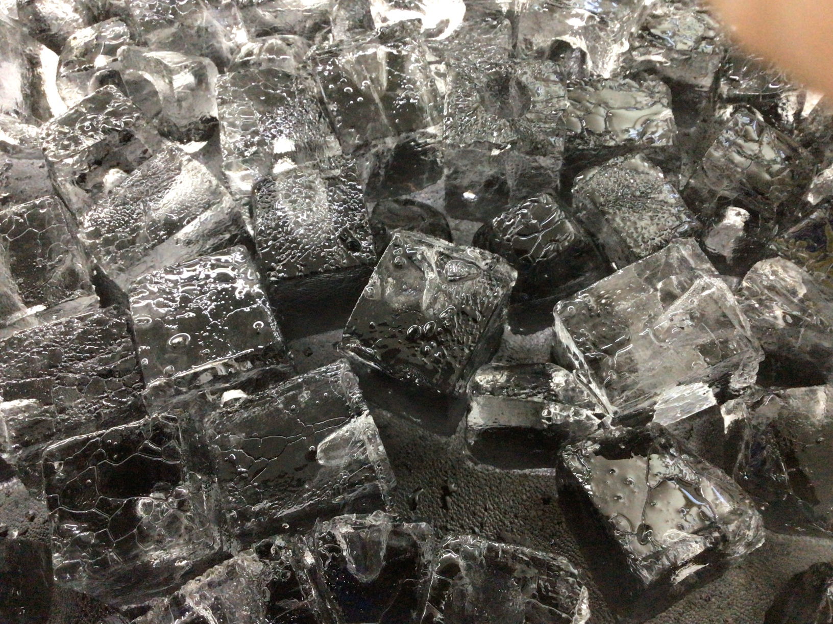 寒い季節でも、魚を美味しく食べるのなら、氷で確実に冷やすことをお勧めします。釣太郎