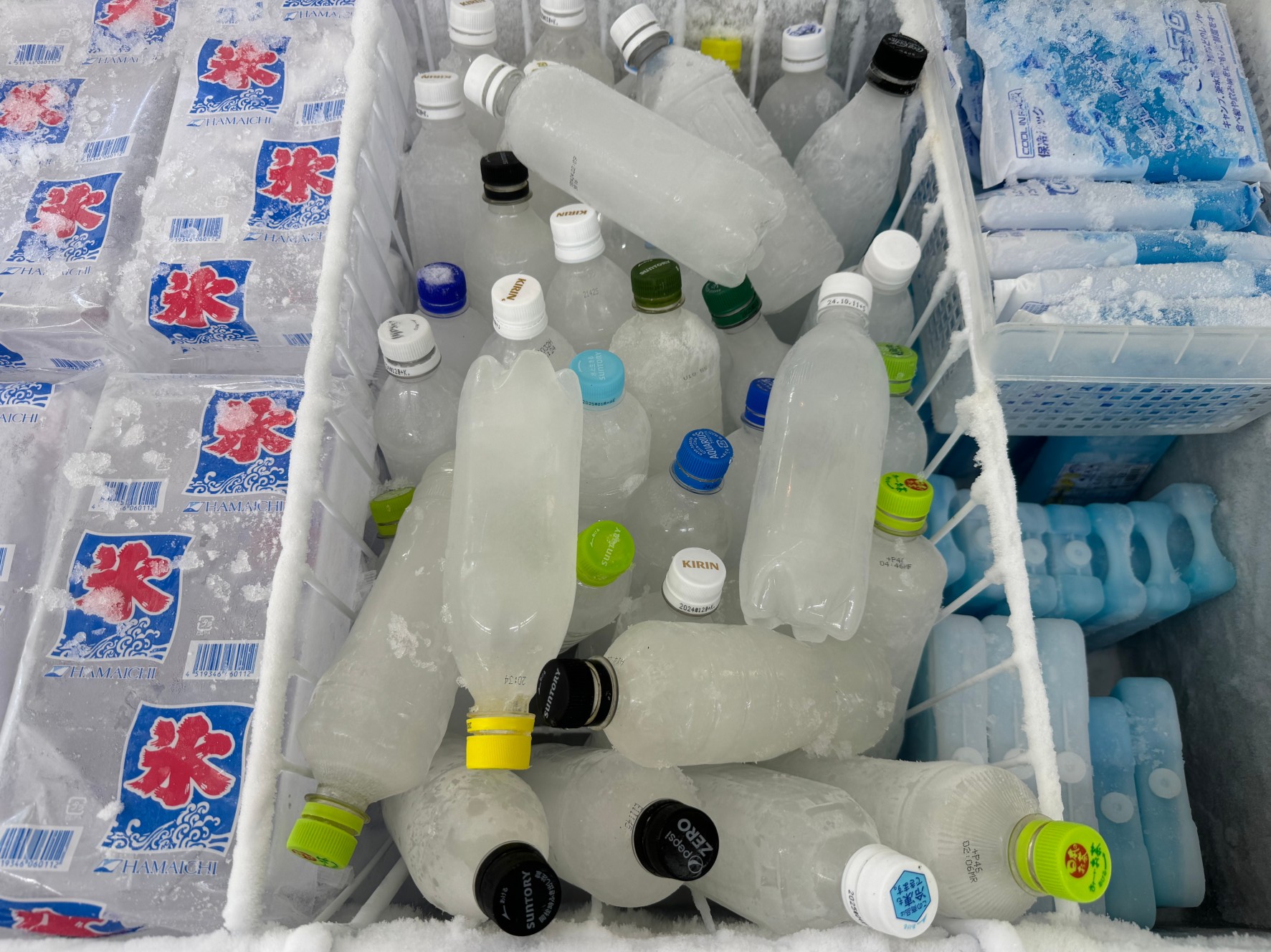 ペット氷はアジバケツに水温上昇にも使え、手軽に魚が冷やせると売れている為、在庫増やしています。釣太郎