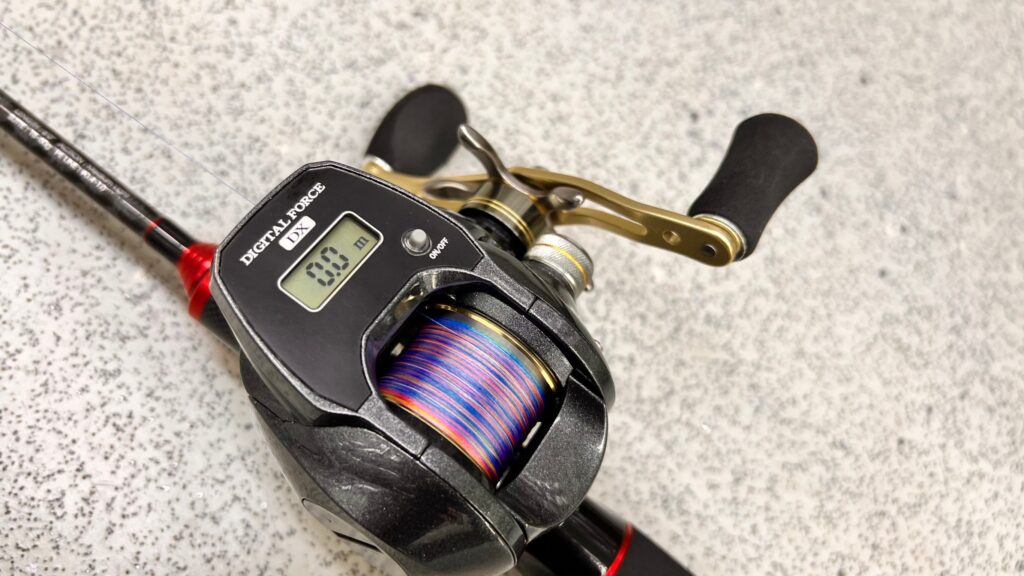 リールにpeラインを巻いているので、アカイカ釣りセットはすぐに使える。ロッドとセットで販売中。釣太郎