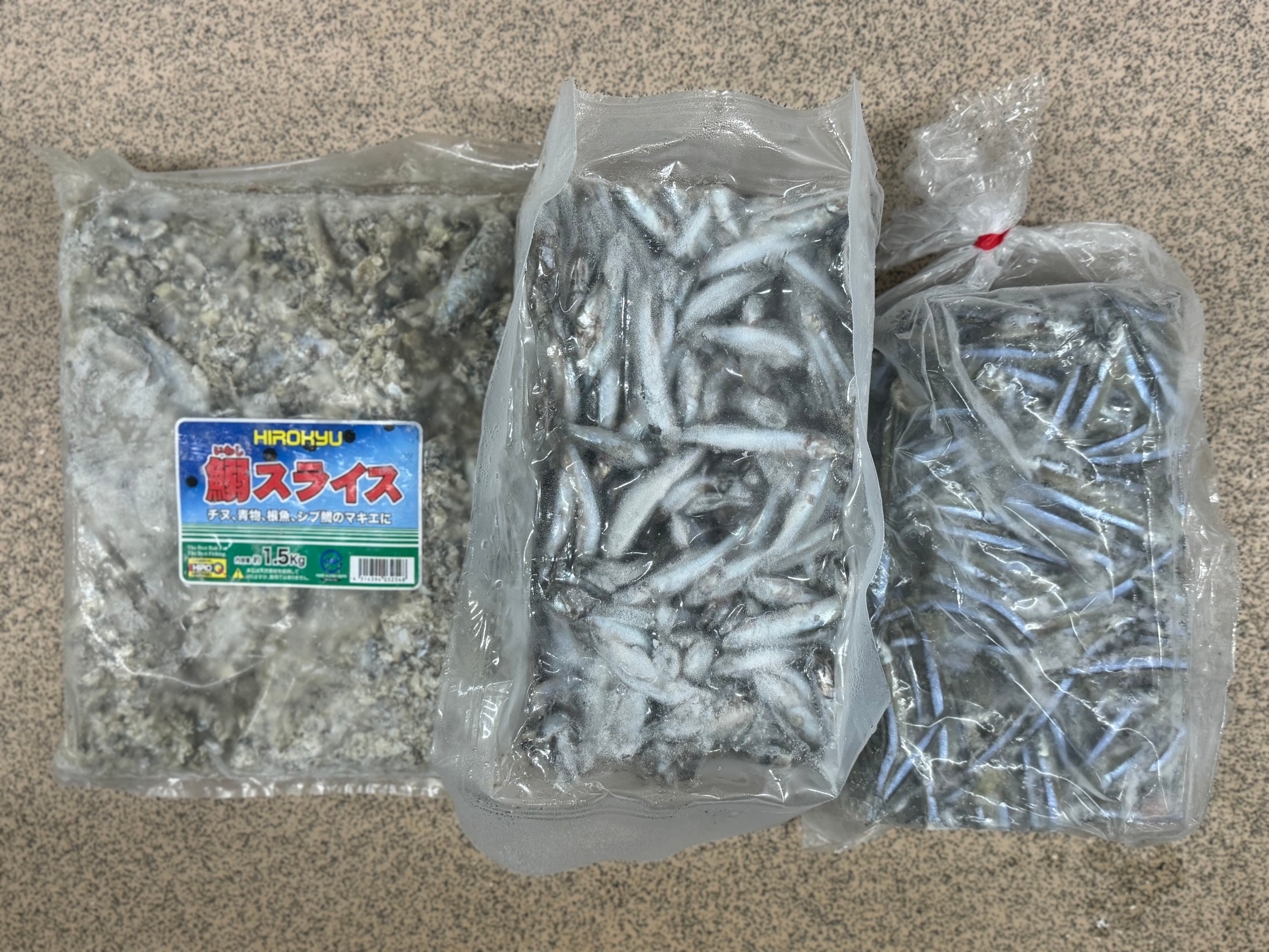 スルスルスルルー釣り用マキエサはイワシスライス＆ブロックがあります。キビナゴブロック2.5キロは特売で数量限定販売。釣太郎