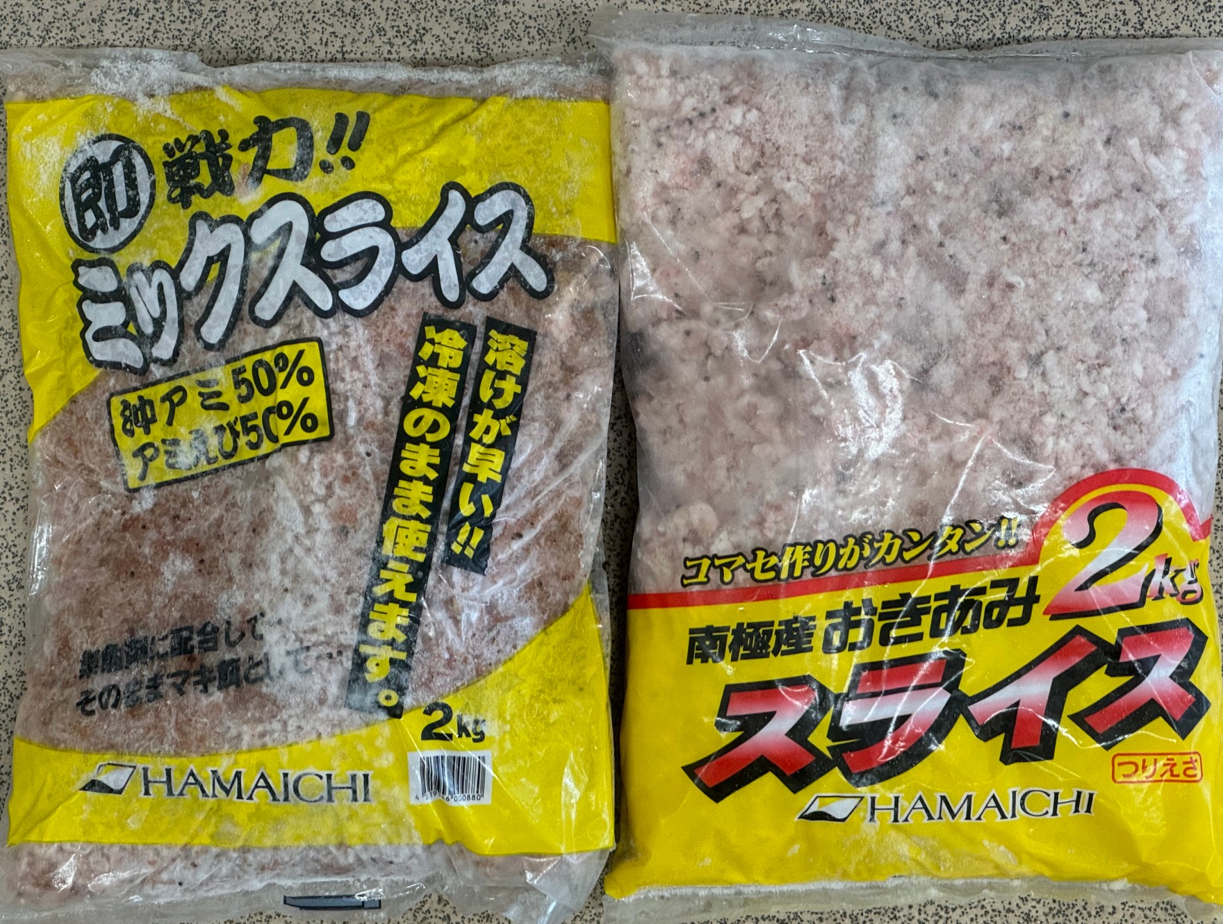 スライスは沖アミと、アミエビをミックスしたもの2種類あります。これは凍っていてもすぐに使えます。釣太郎