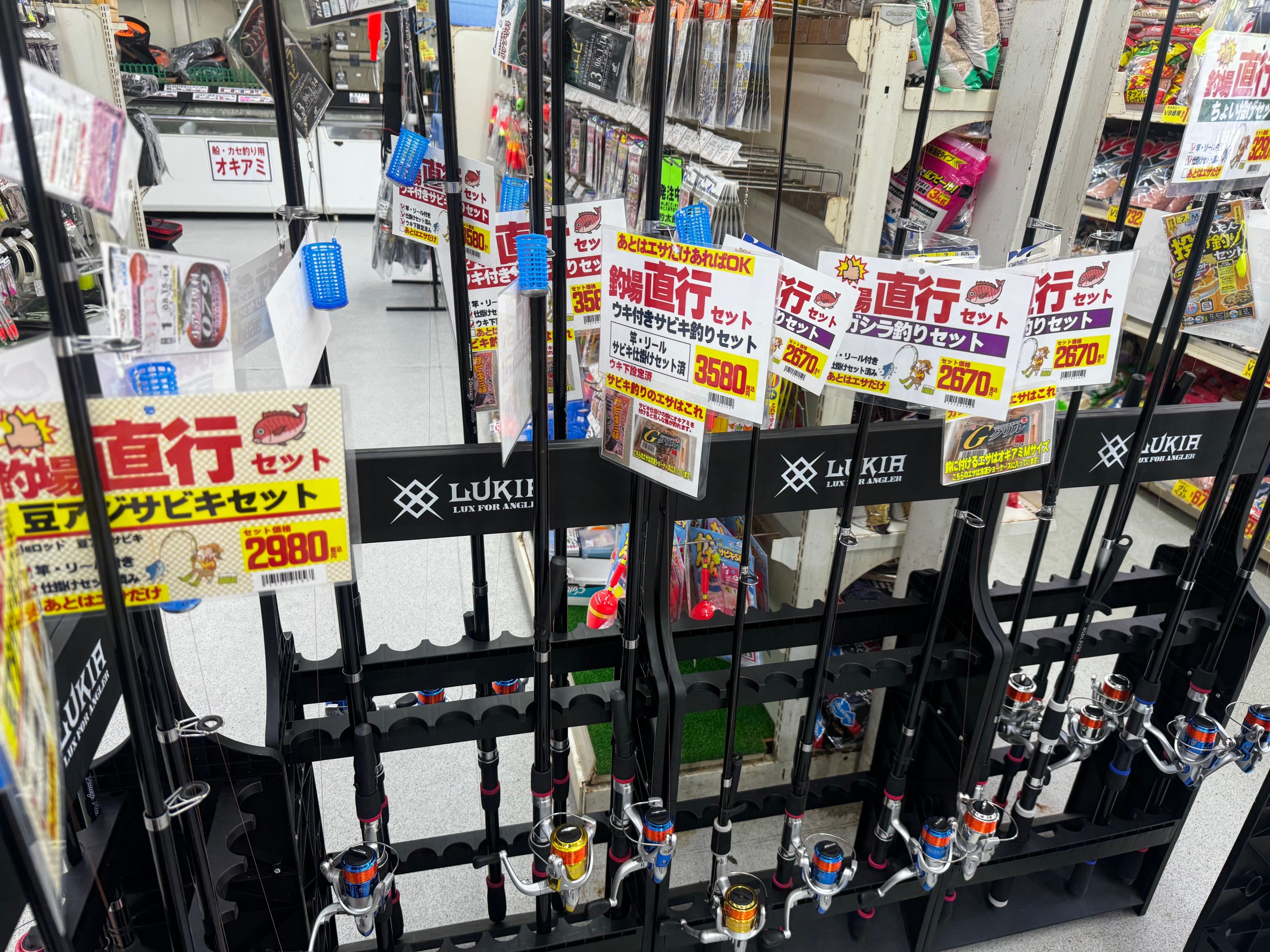 釣場直行セットは竿とリールと仕掛けがセットされているので、手ぶらでも大丈夫。子供でも魚釣りが楽しめます。釣太郎