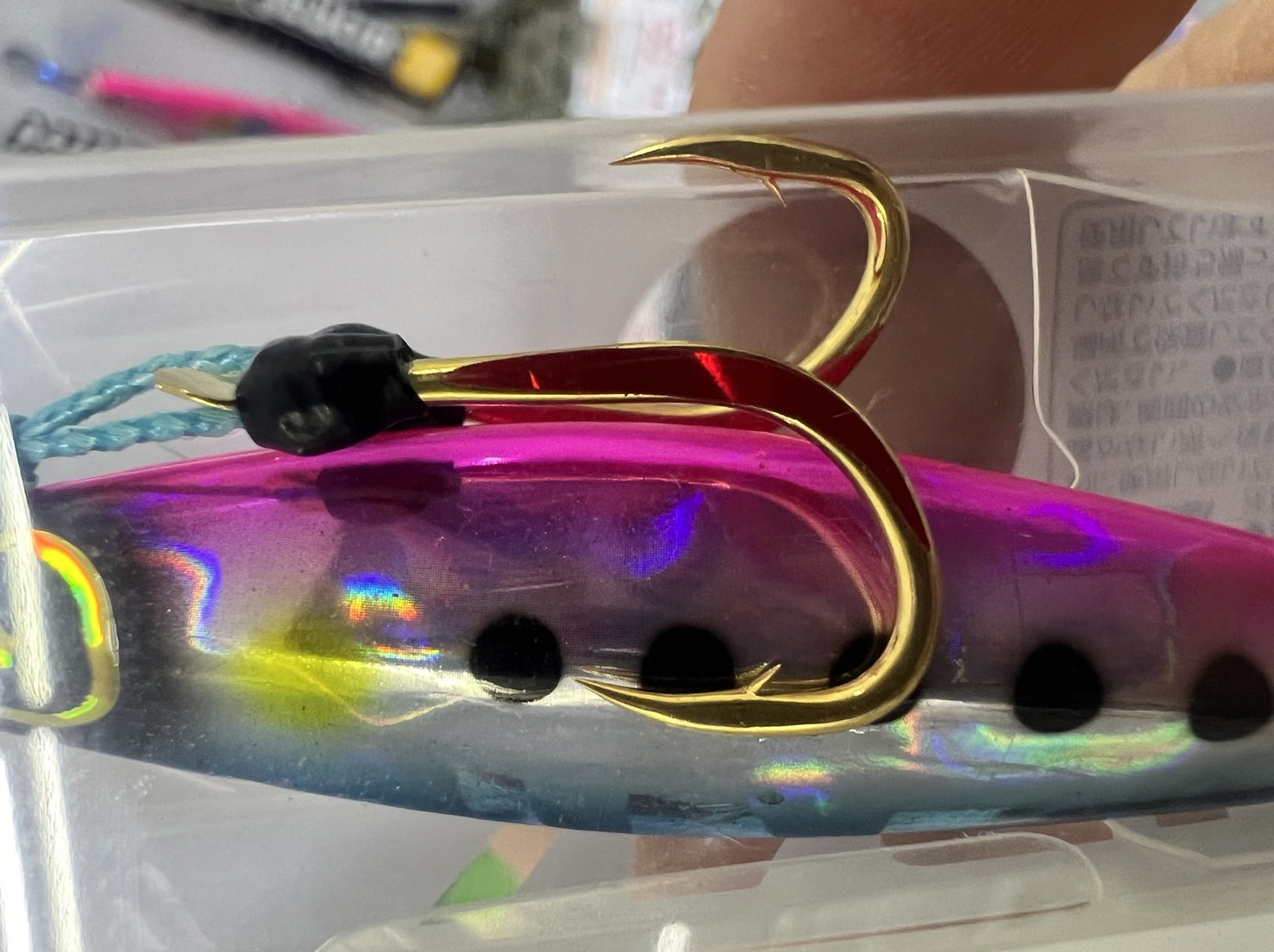 ルアーのフックが刺さると大変。キャスティングする時は、くれぐれもご注意ください。釣太郎