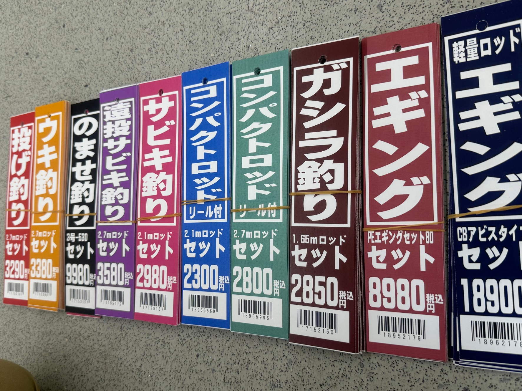 多種の竿リール仕掛けセットご用意しています。これなら手ぶらでも問題ありません。釣場直行セットは大人気。釣太郎
