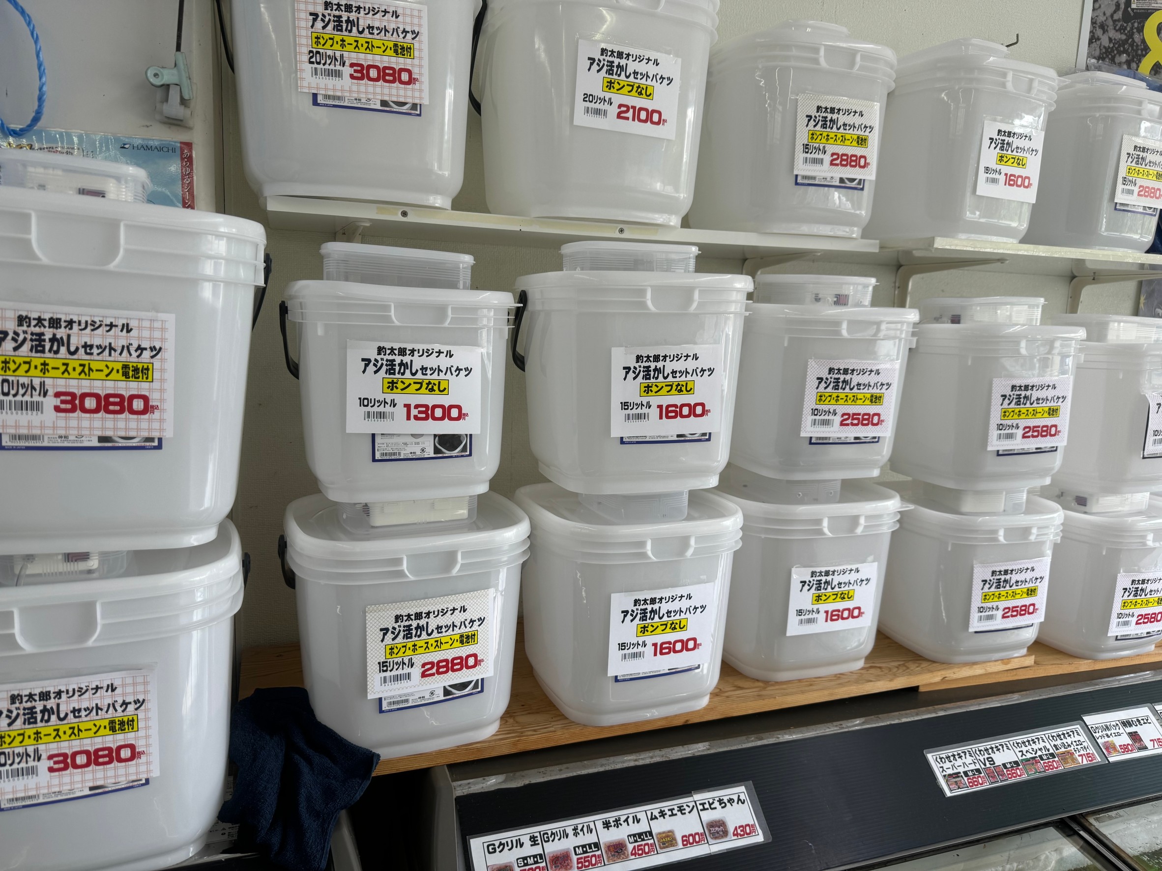 活けアジバケツの一番の売れ筋は釣太郎オリジナル。実用的で使いやすい。アオリイカ釣り用品紹介