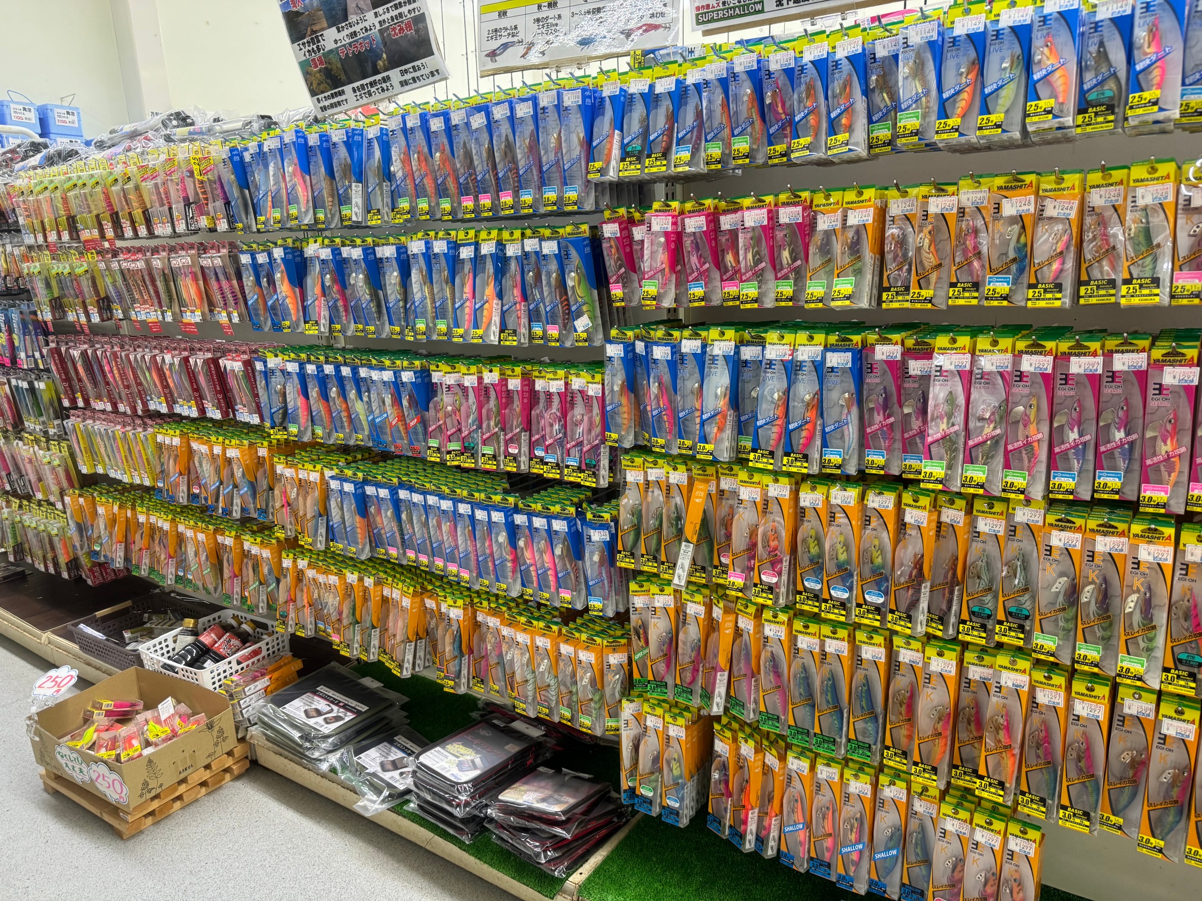 アオリイカ釣り好調で、エギ爆発的に売れています。次々と新しいアイテム入荷しています。釣太郎