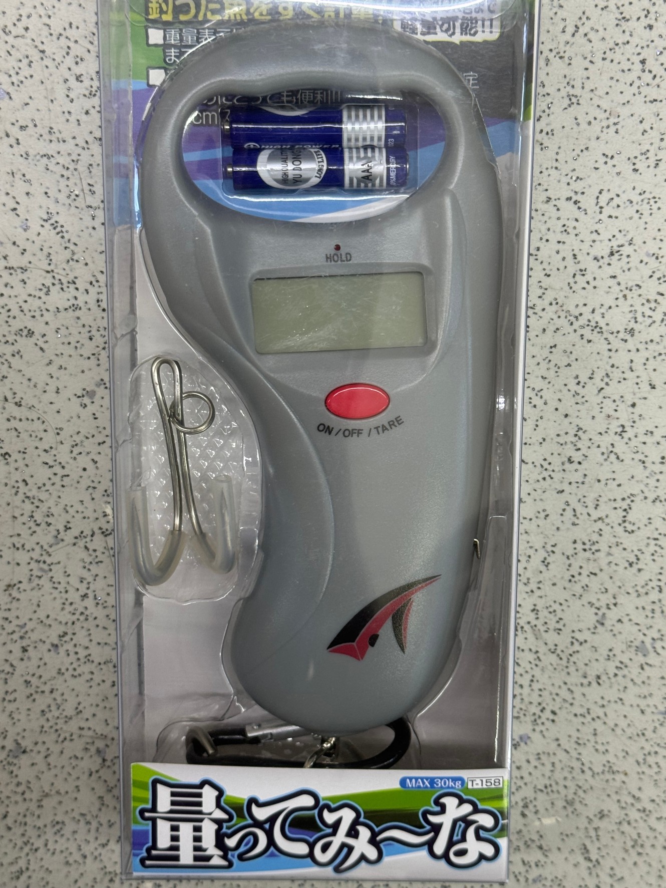 釣った現地でアオリイカ、ヒラスズキ、青物等が軽量できる「量ってみ～な」。釣太郎