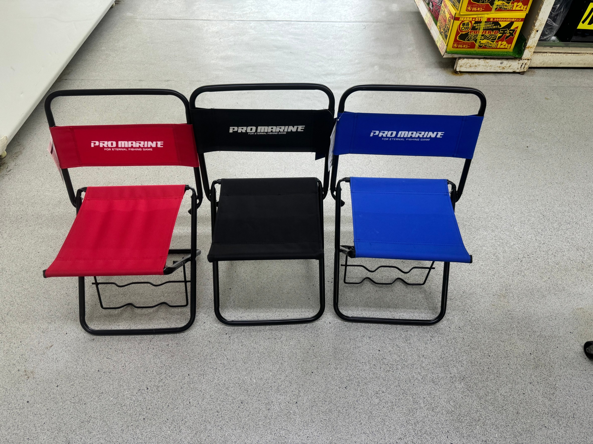 堤防釣り時はパイプ椅子があればとても助かります。釣太郎