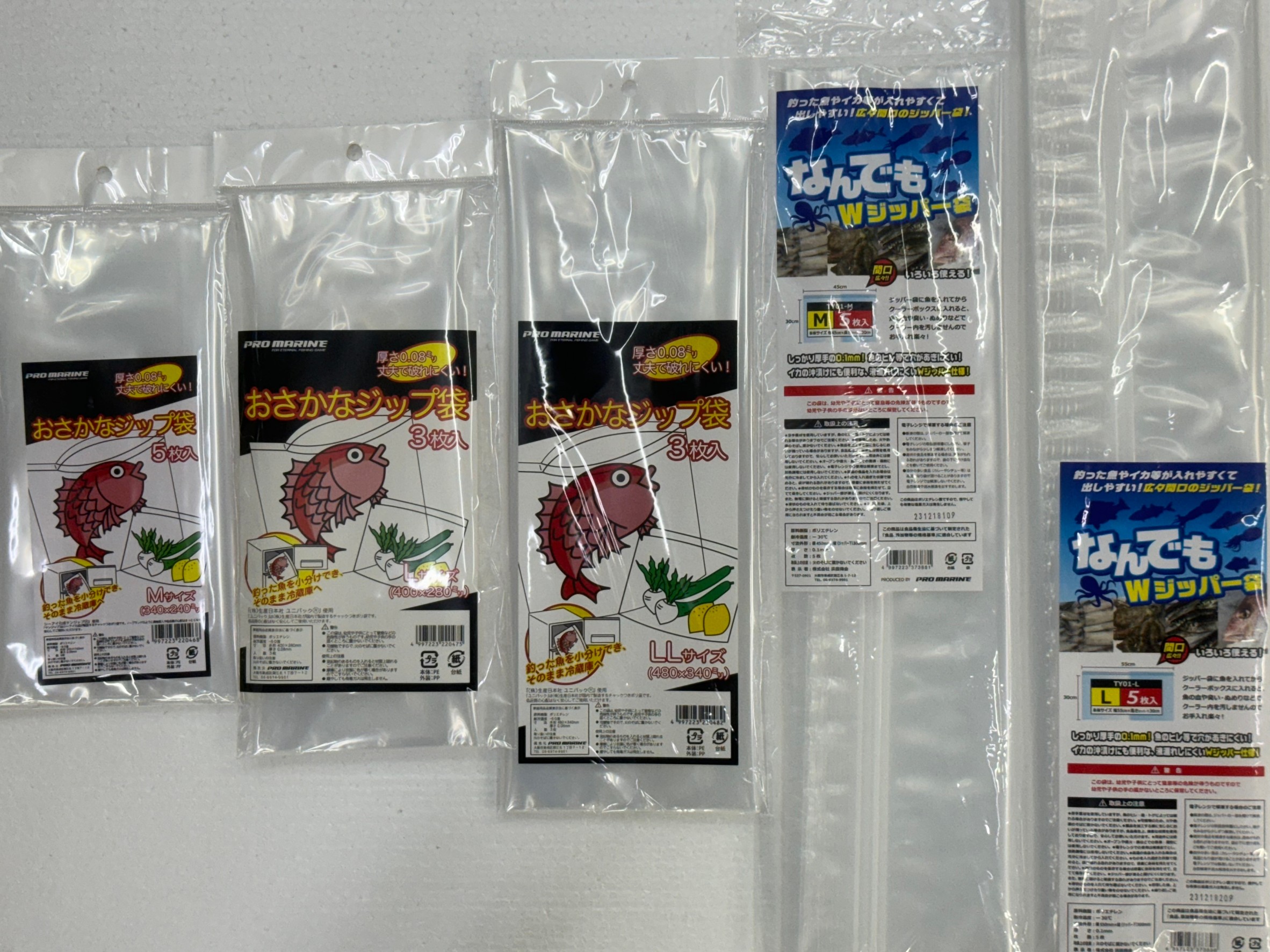 アオリイカが釣れ始めると、一気に売れ始めた魚袋。密閉式なので、そのまま冷凍も可能。縦型とヨコ型があります。釣太郎