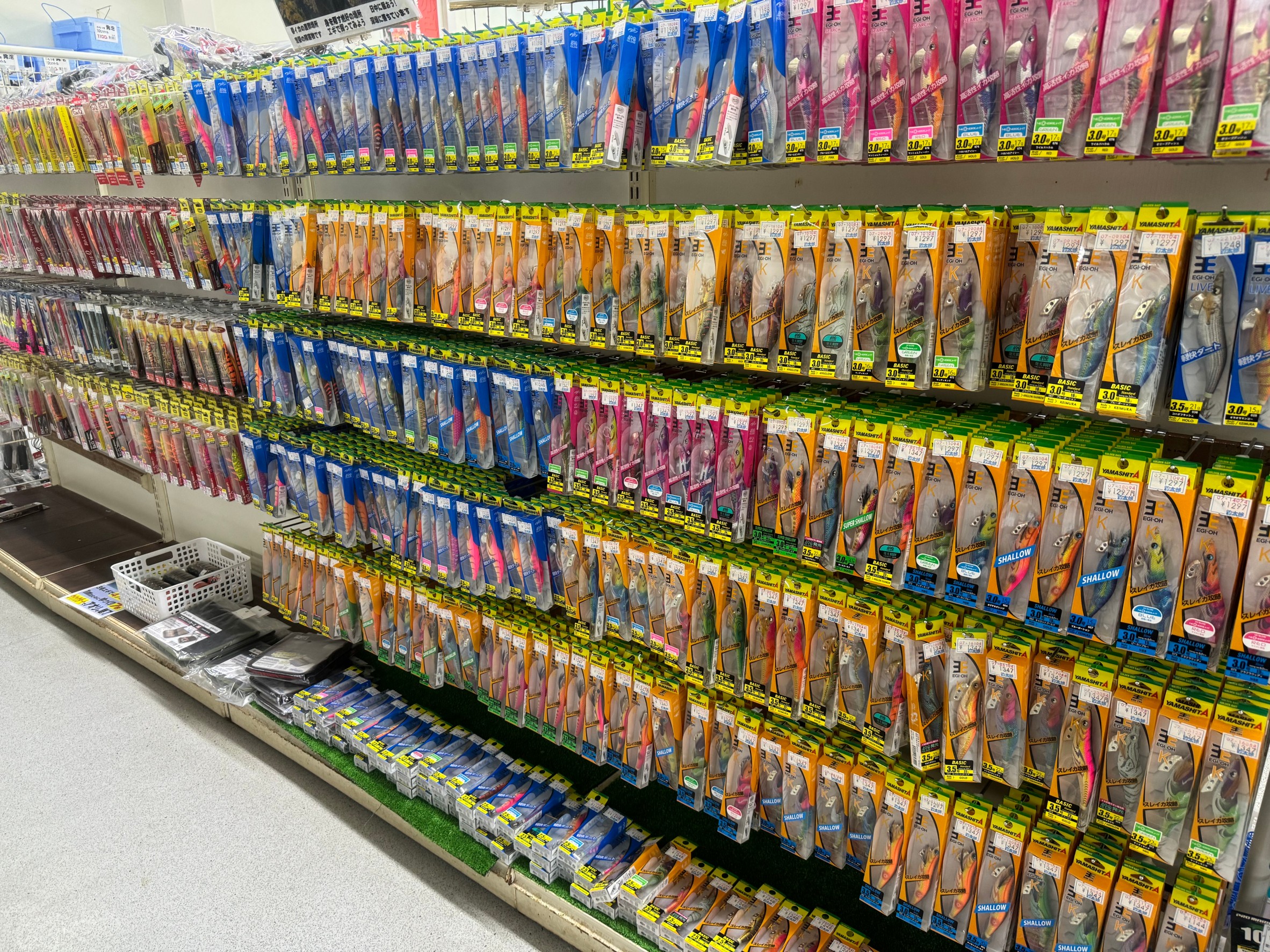 アオリイカ釣り好調の為、週末も爆発的に売れた餌エギ。釣太郎