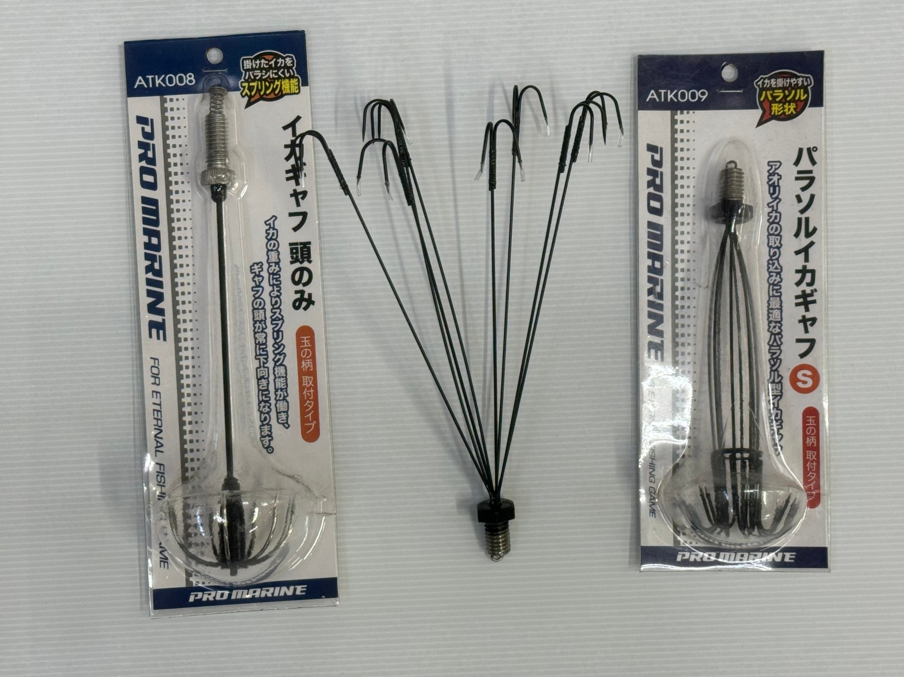 イカギャフトップは、１本軸と傘型の２タイプがあります。アオリイカは「お尻から」引っ掛けるが基本。釣太郎