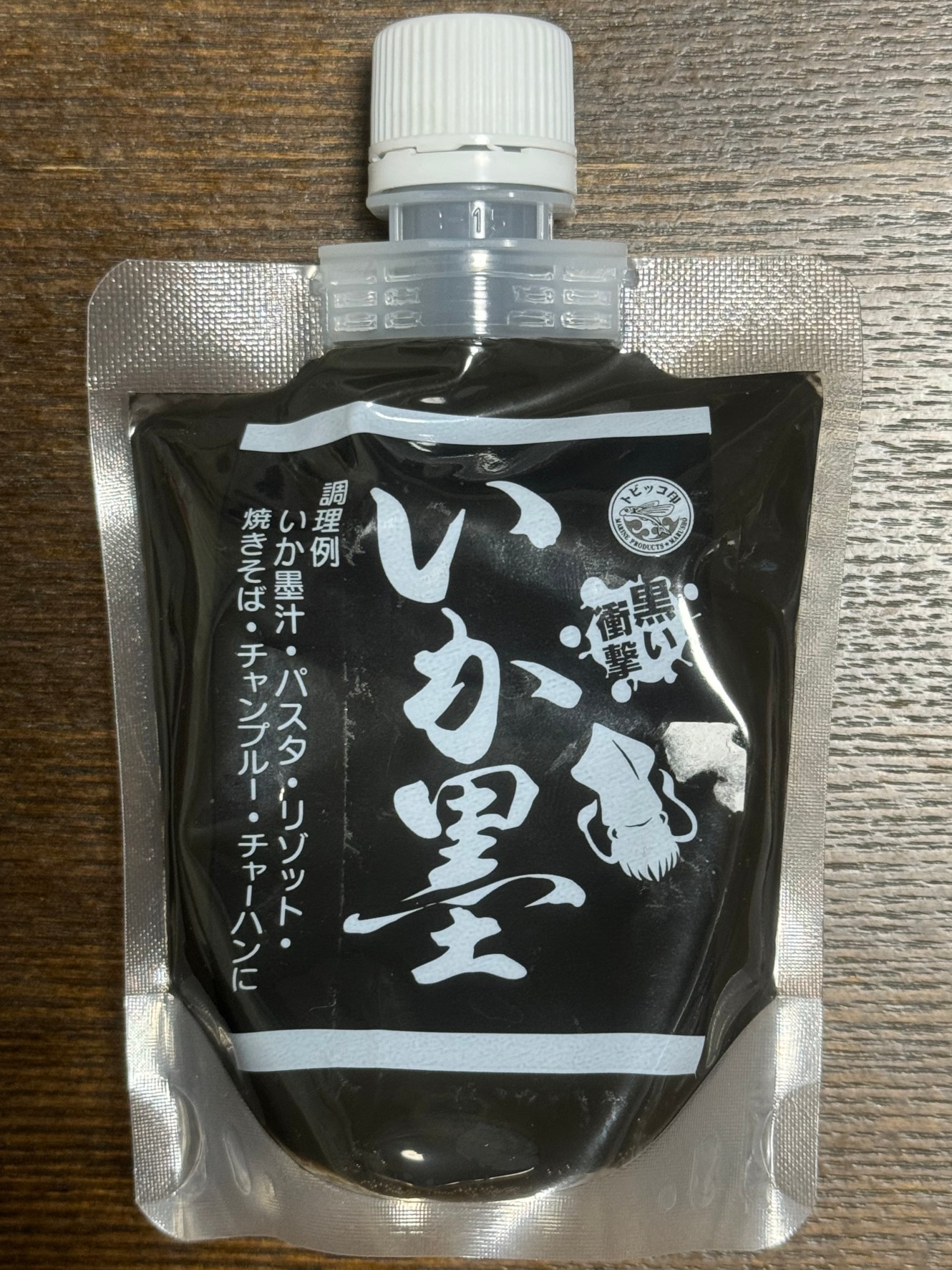 ネットで手に入れたイカ墨液。これで料理を作ってみます。釣太郎みなべ店で、生きているるアオリイカが見れます。現在水槽で泳いでいます。