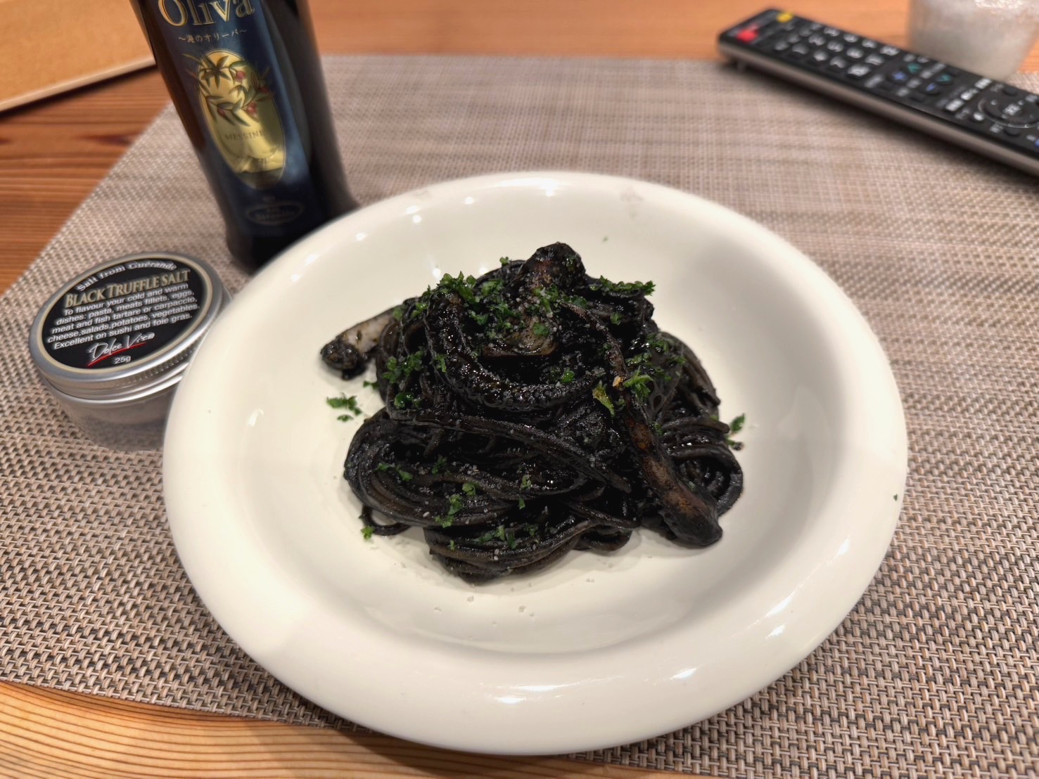 イカ墨パスタは有名だが、アオリイカとモンゴウイカを作った時には味が違う?釣太郎