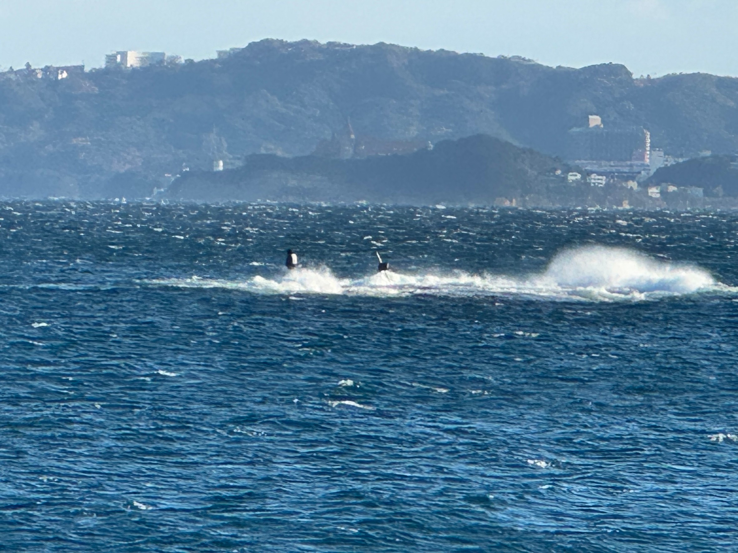 サラシ（白波）の中でグレ（メジナ）釣りが有効な理由について説明します。フカセ釣り上級編。釣太郎