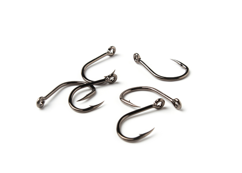 釣針が曲がるタイプと折れるタイプの違いは、主に針の材質や製造方法、そしてその設計意図に起因します。釣太郎