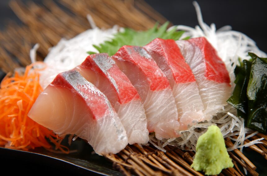 養殖ブリの刺身は、どこのスーパーにも毎日並んでいる。養殖業者は採算が取れている?釣太郎