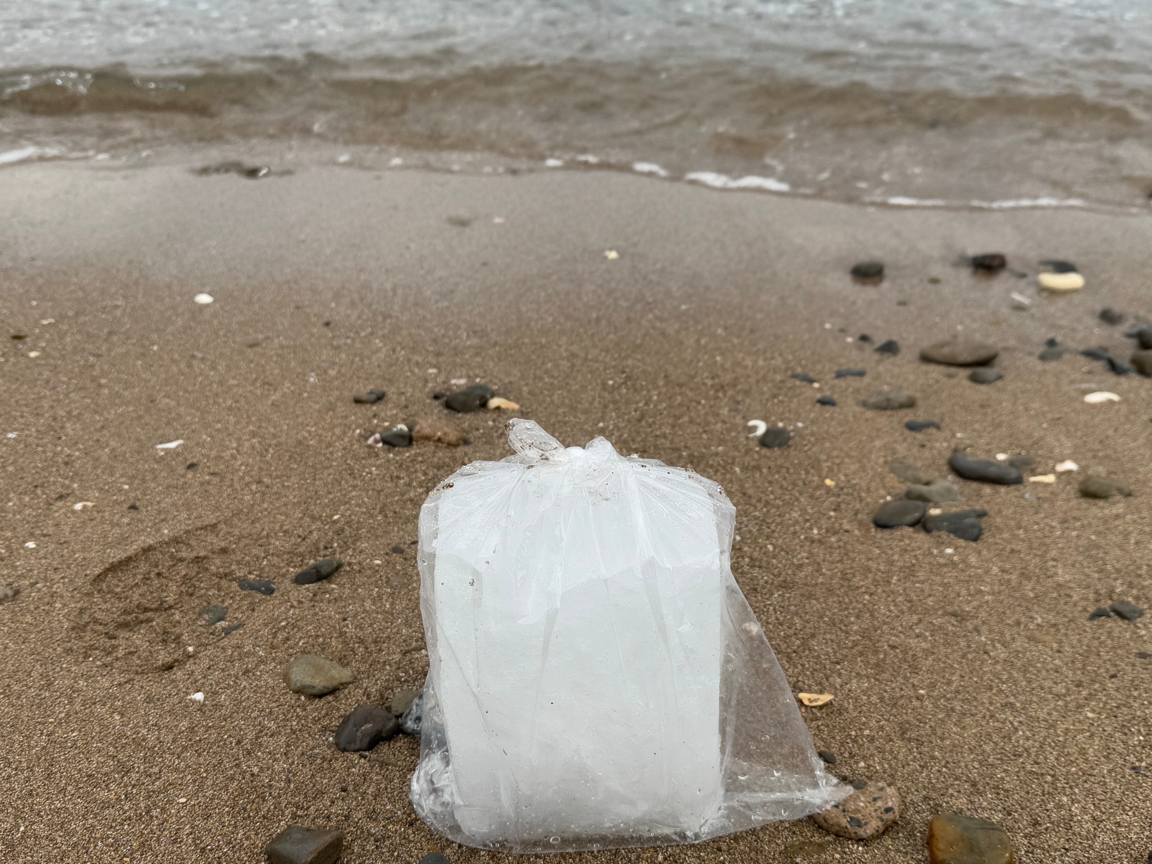 魚には真水より海水が良いのなら氷も同じ？釣り人から支持されている、海水から作った「海水氷」。釣太郎