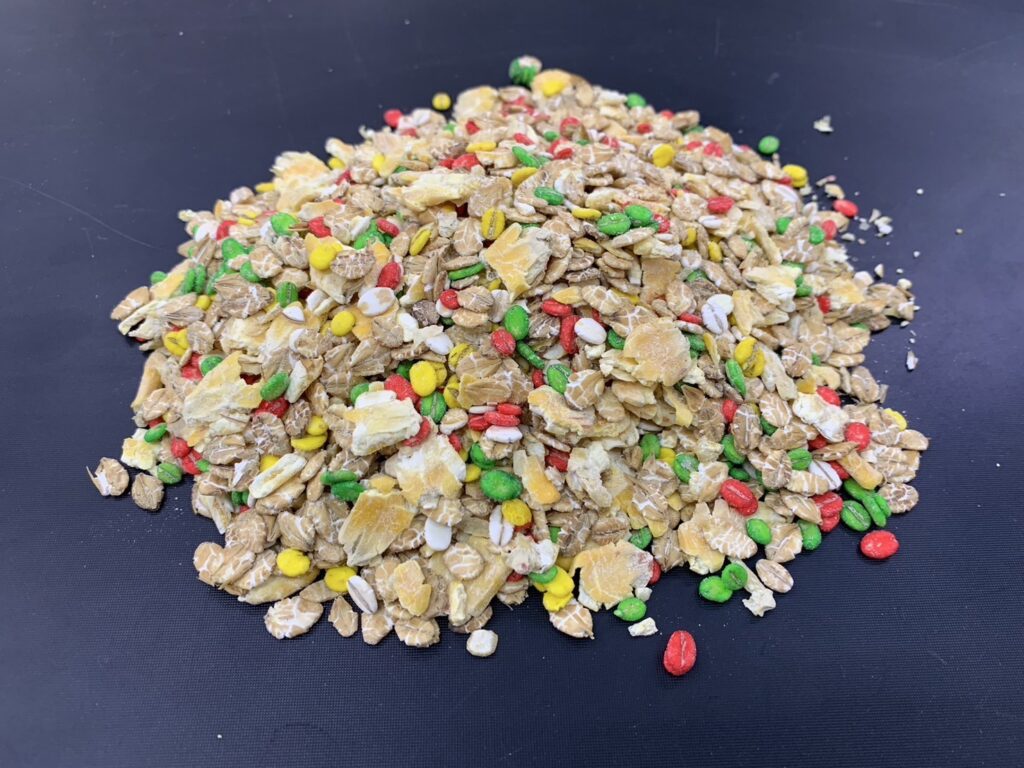 視覚でチヌを誘う5色麦。アッペンコーン含まれています。釣太郎オリジナルマキ餌。