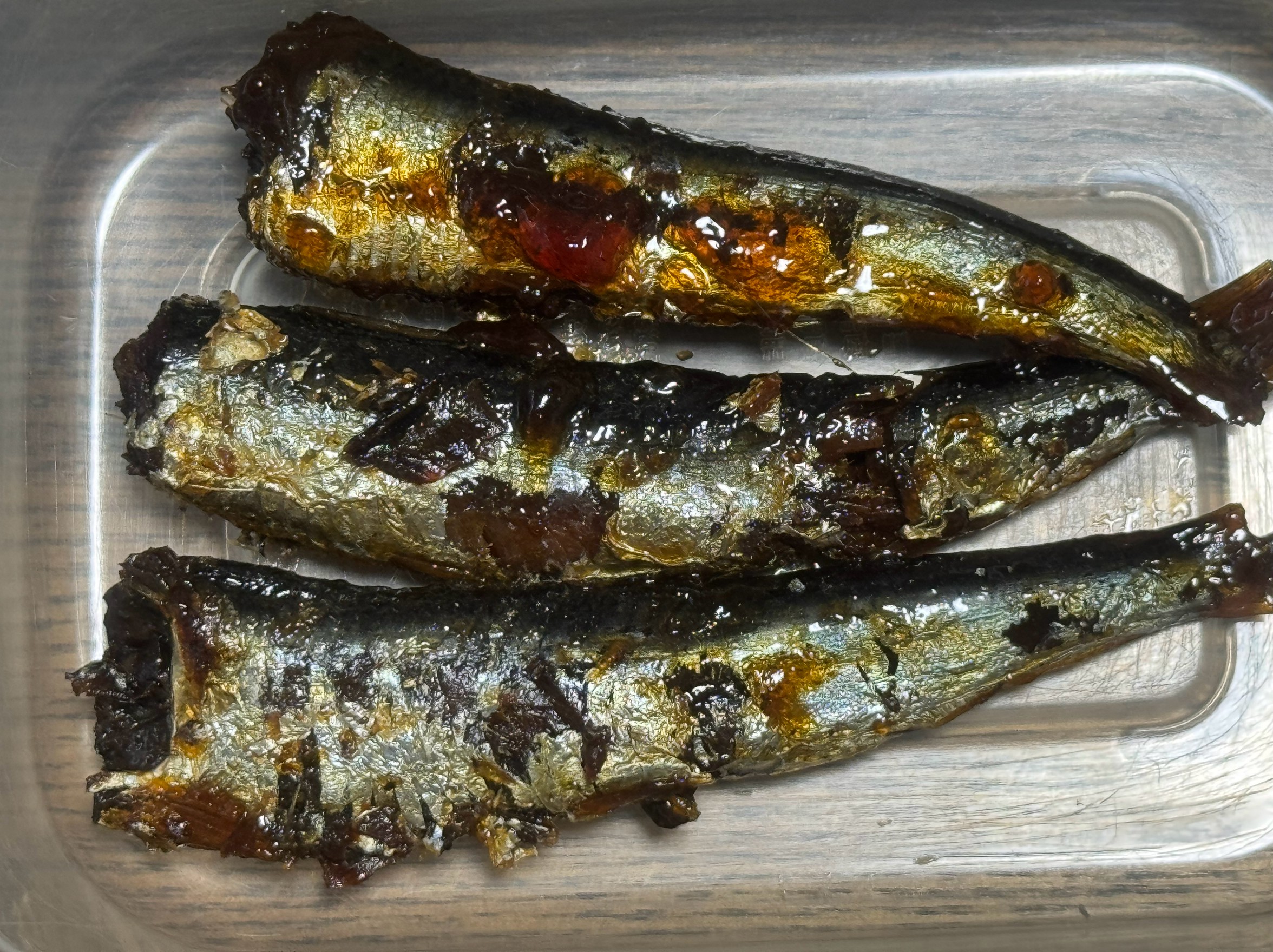 イワシ甘露煮は骨が柔らかく、食べやすい。釣太郎