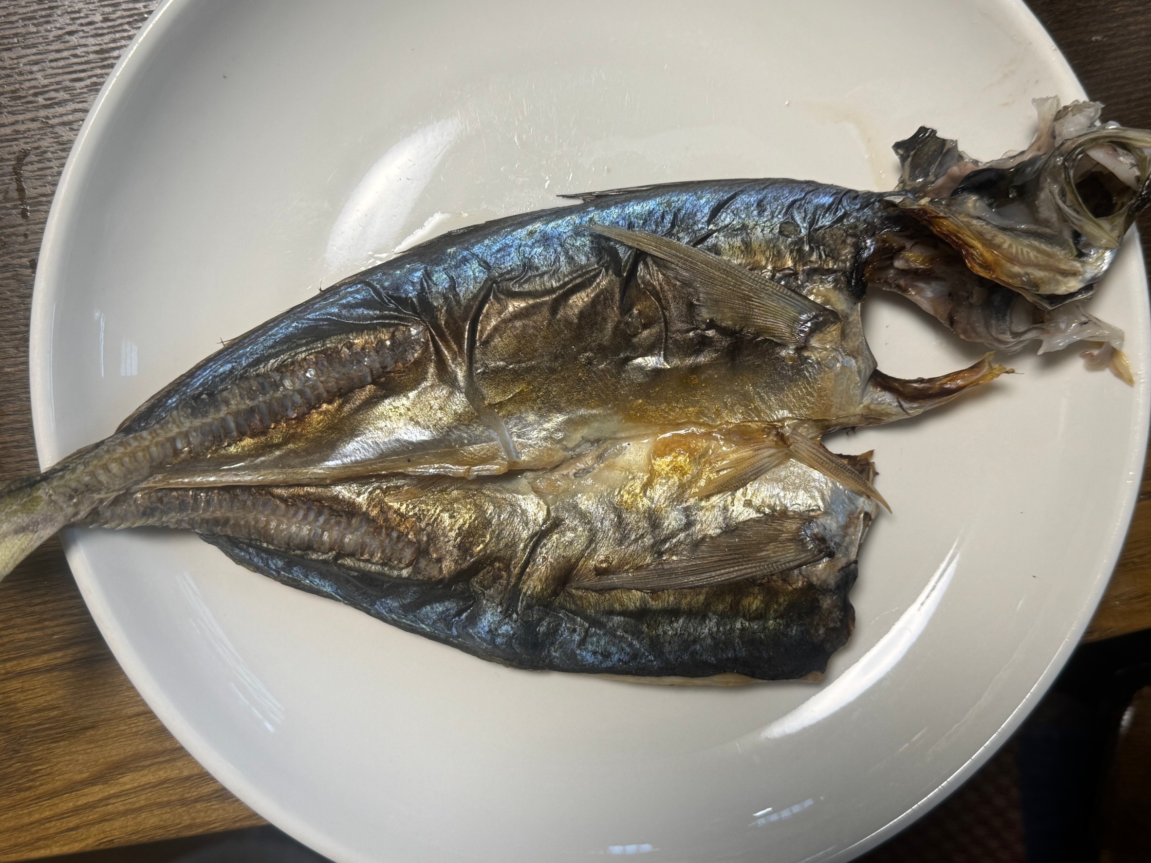 アジの開き（干物）が日本でこれほどまでに人気がある理由はいくつかあります。釣太郎