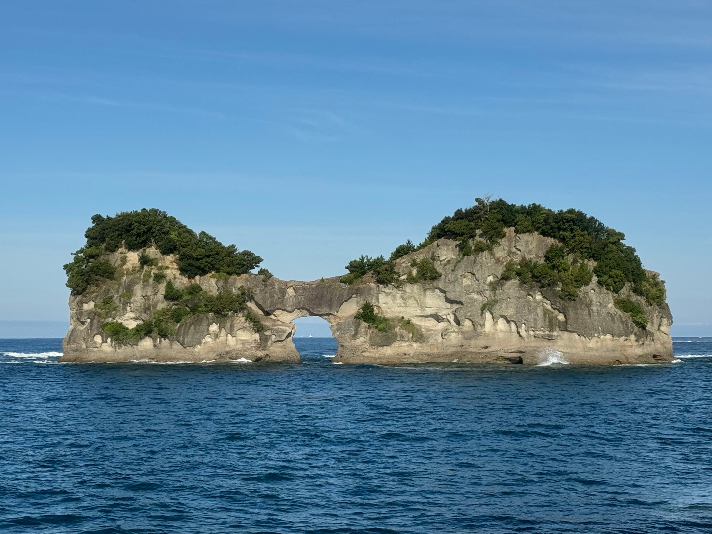 南紀白浜・円月島周辺地磯が春の大型アオリイカの好ポイントである理由。釣太郎