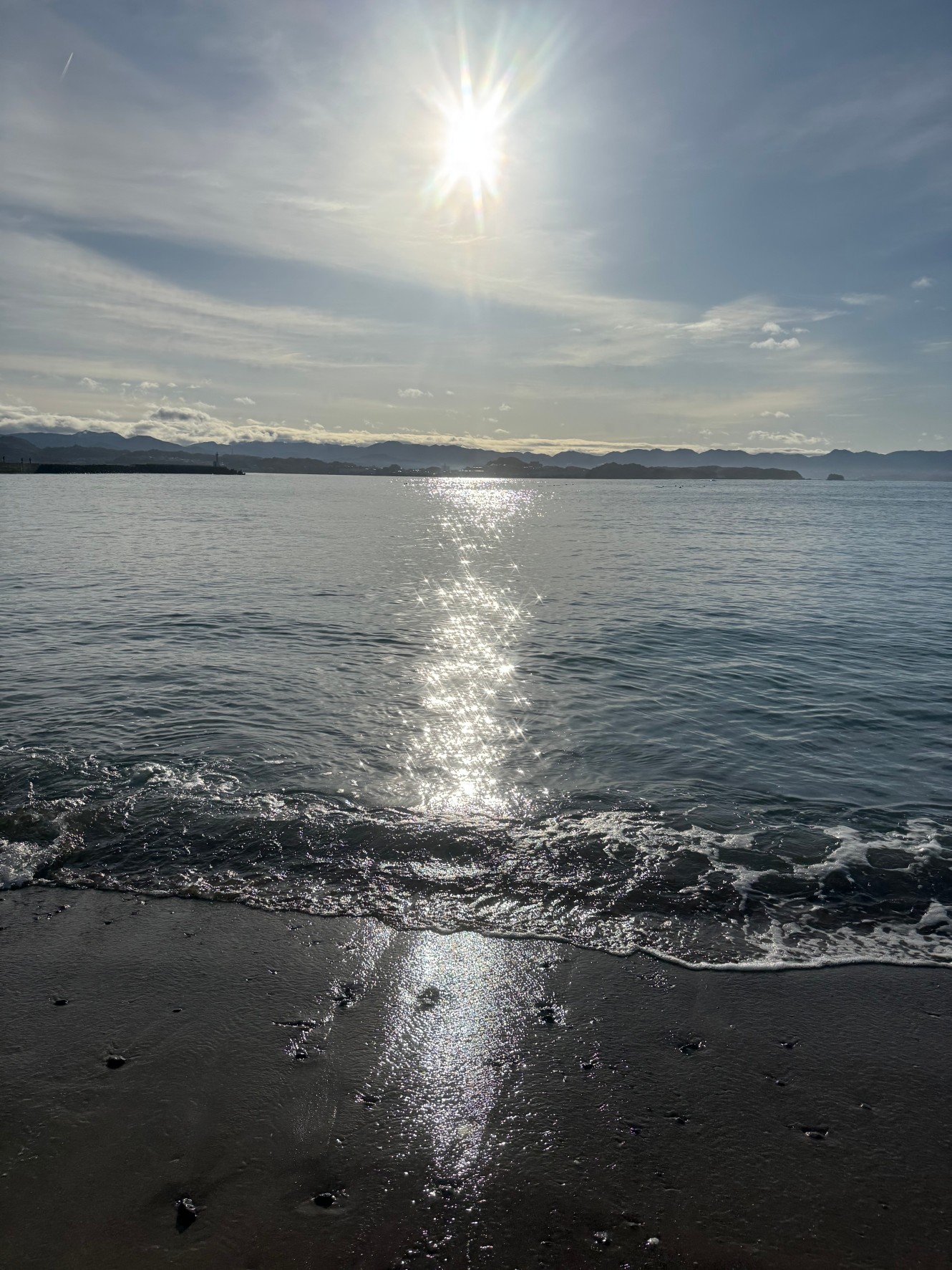 今日は朝8時前に海に出ると、暖かいを通り越し暑いくらい。12日水曜日。釣太郎