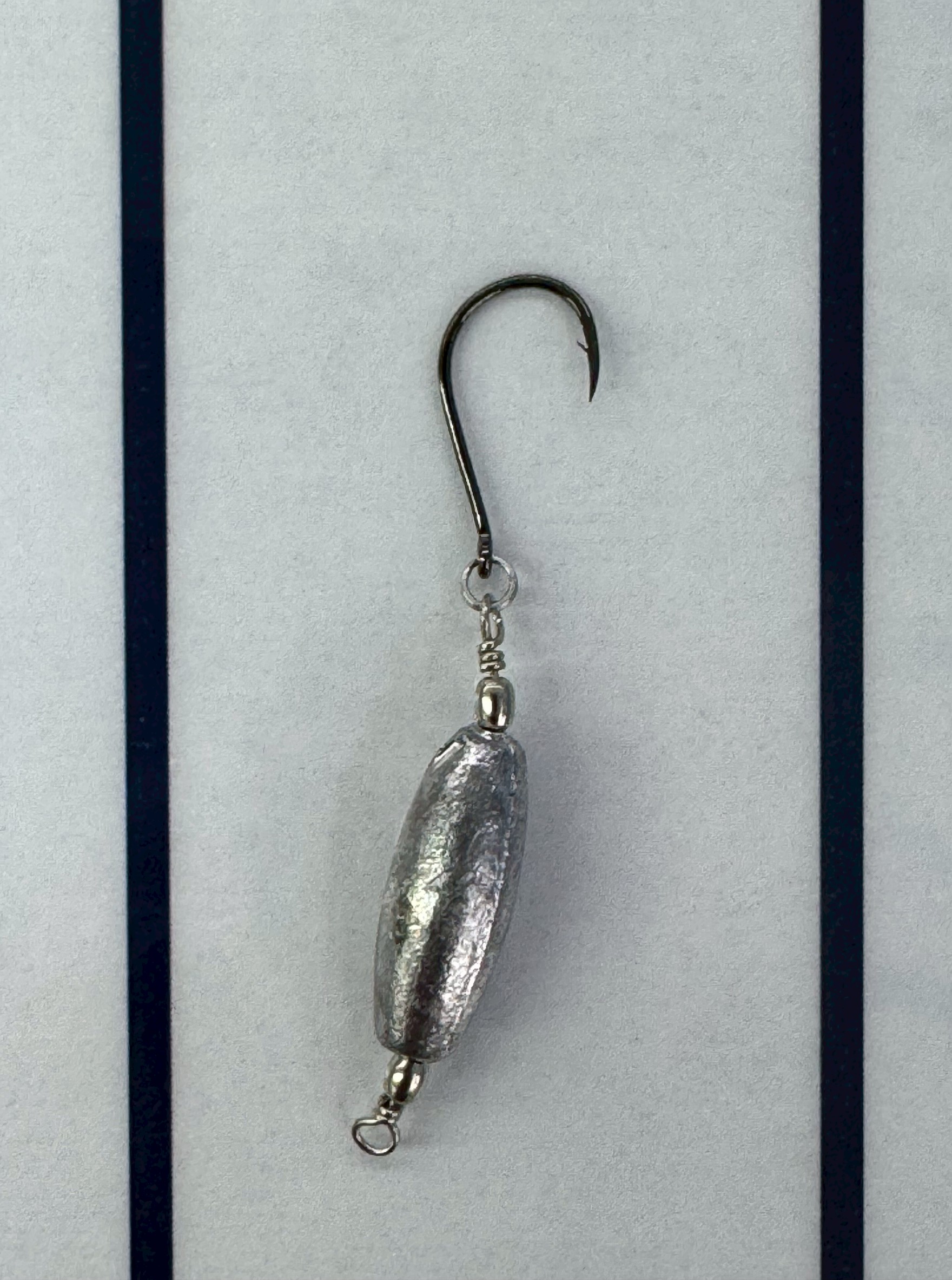 オモリ付きヤエン鈎
を使えば、活けアジの頭が浮くように追う泳がせることができ、アオリイカにアピールできます。釣太郎