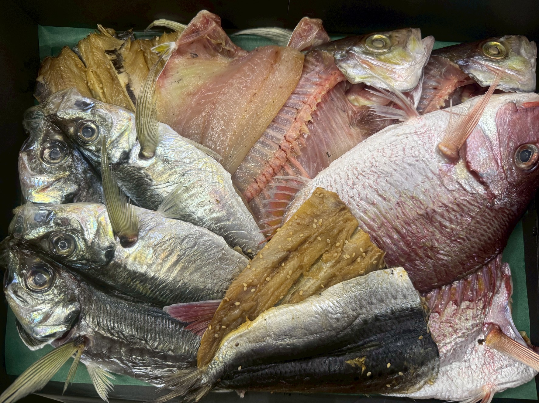 日本一の魚屋と名高「サスエ前田魚店」から干物セットが届きました。釣太郎