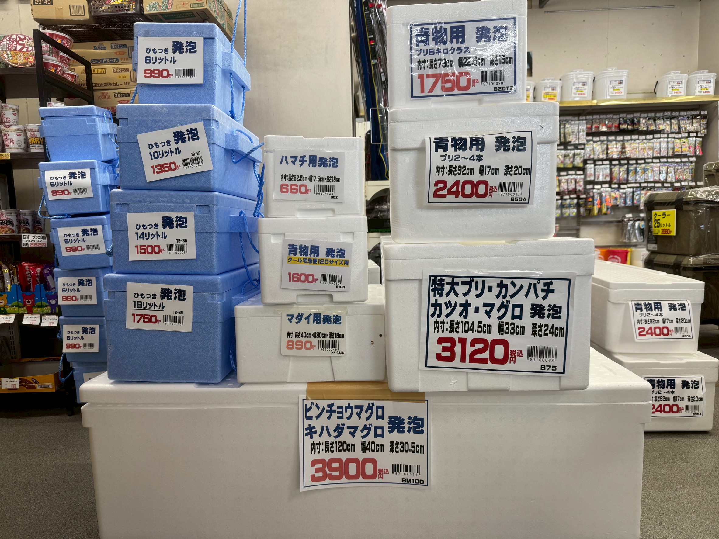 釣太郎発！現地ならではの豊富な発泡クーラーボックス。