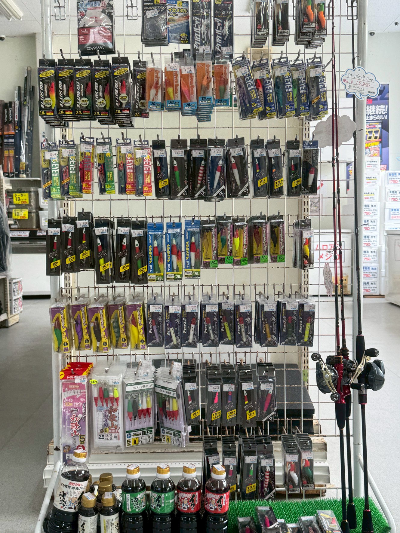 アカイカのっスッテ　どのカラーがいい？赤緑が一番人気です。釣太郎