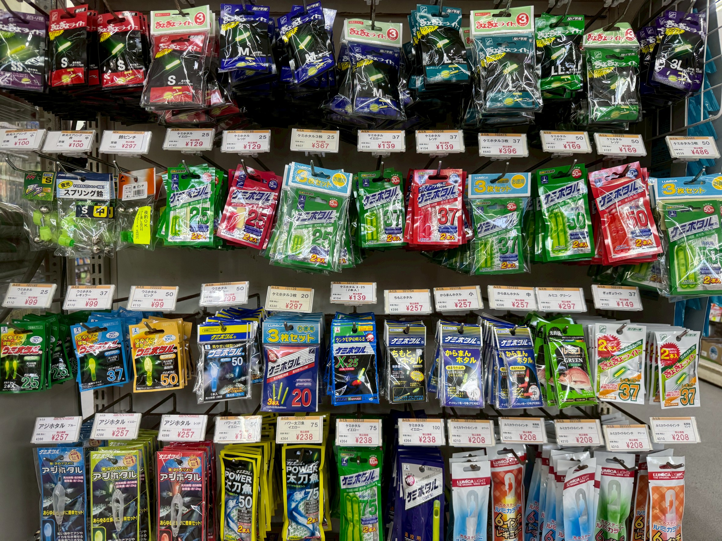 【夏の夜釣りシーズン到来！ケミホタル一式ご用意しています】釣太郎