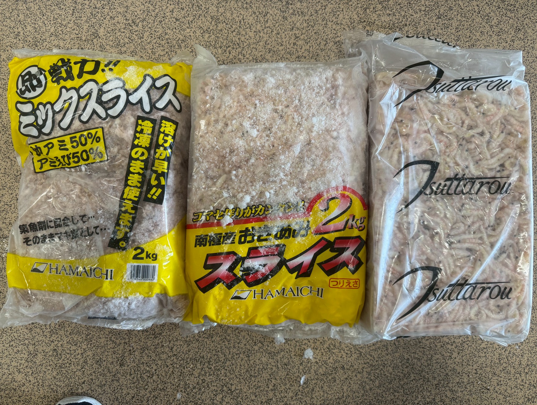 夏場は釣り人が激減するため、予備のオキアミ解凍少なくしています。予約下さい。釣太郎