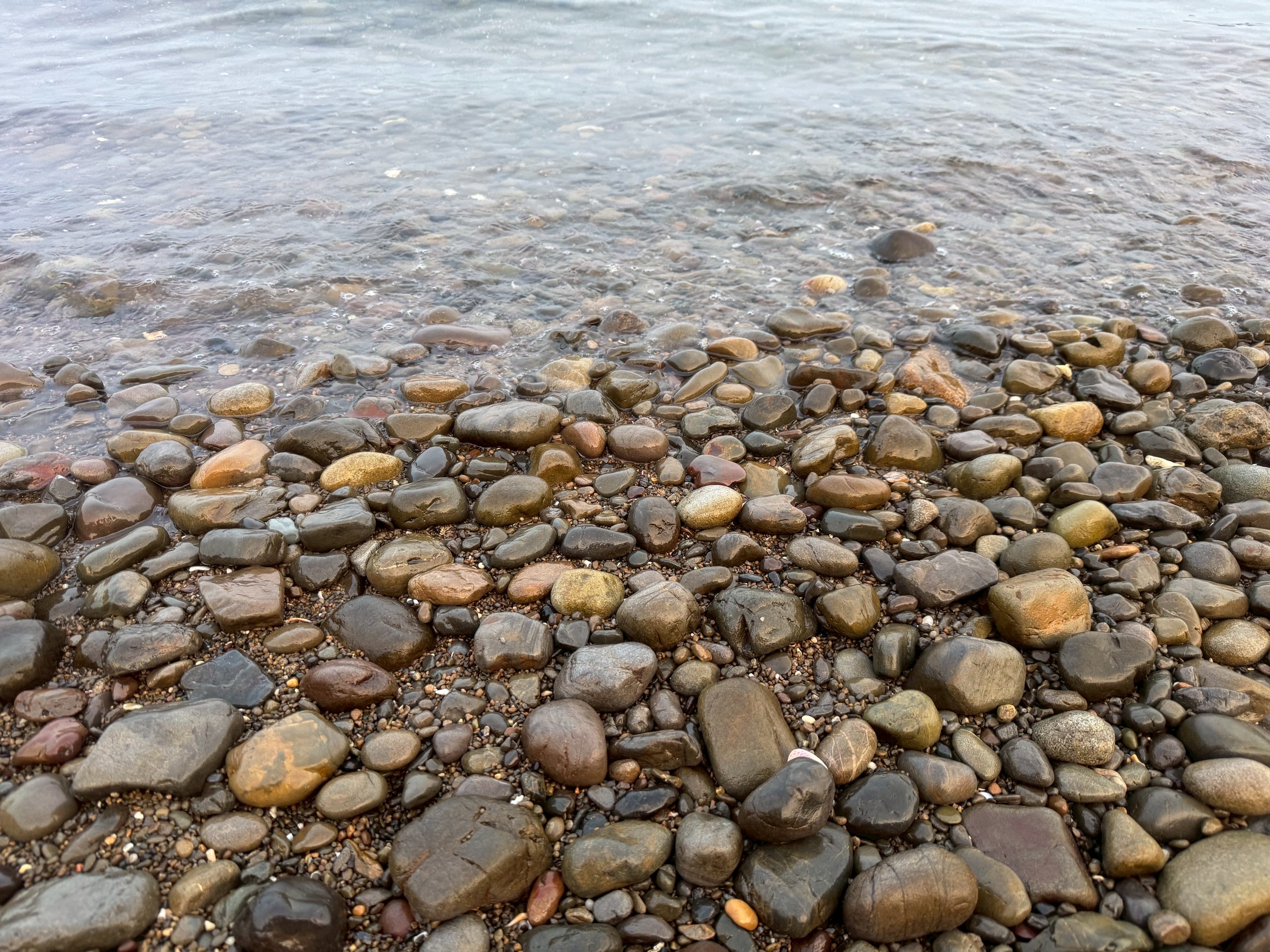石だらけの海岸はなぜできる？形成にかかる驚きの時間とは。釣太郎