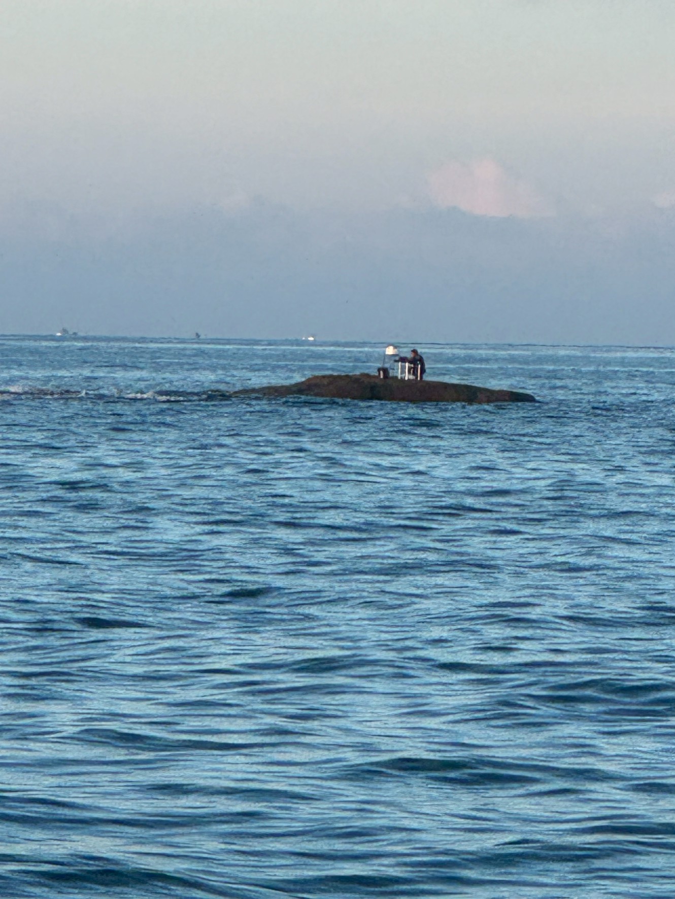 沖磯を独占する釣り人──この瞬間の“雄たけび”が魂を解き放つ【南紀の絶景と孤高の釣行】釣太郎