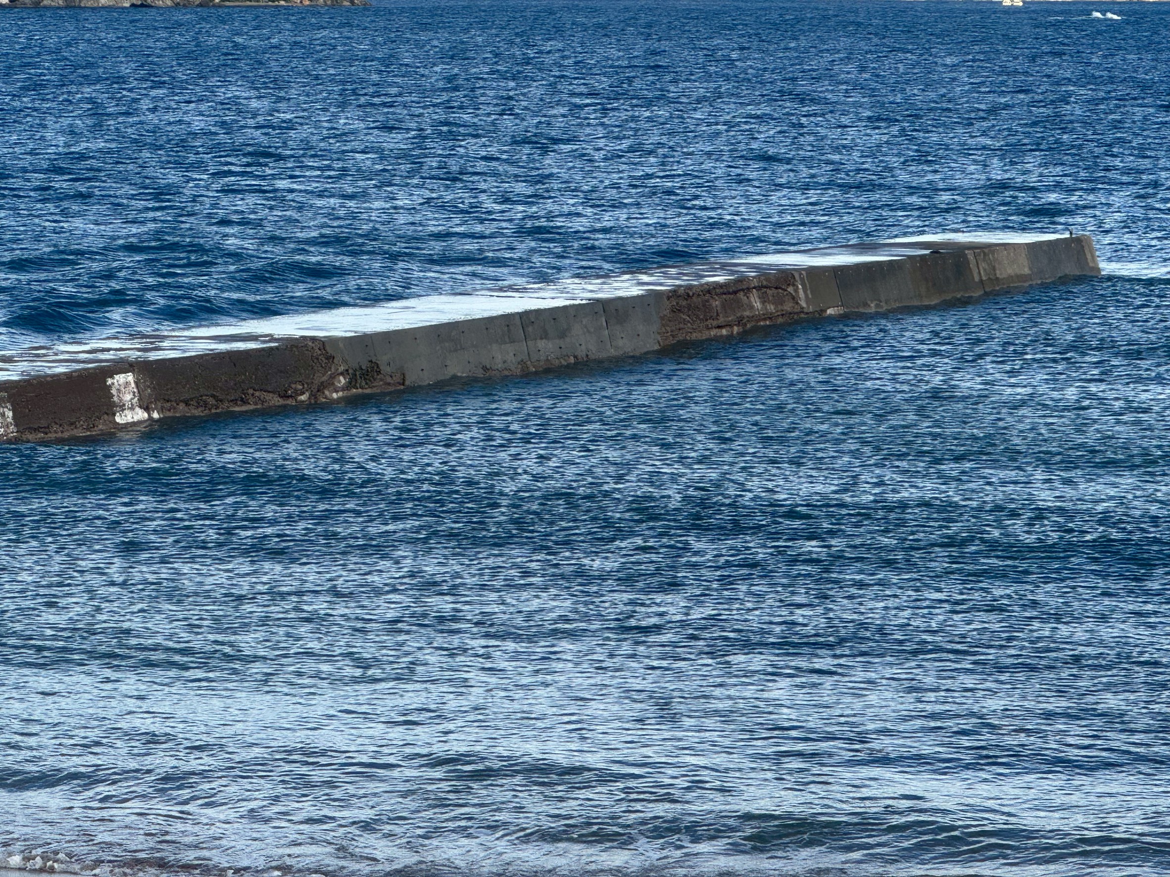 多くの人が「高潮＝台風のときだけ」と考えがちですが、実は台風が来なくても高潮は十分に起こりえます。釣太郎