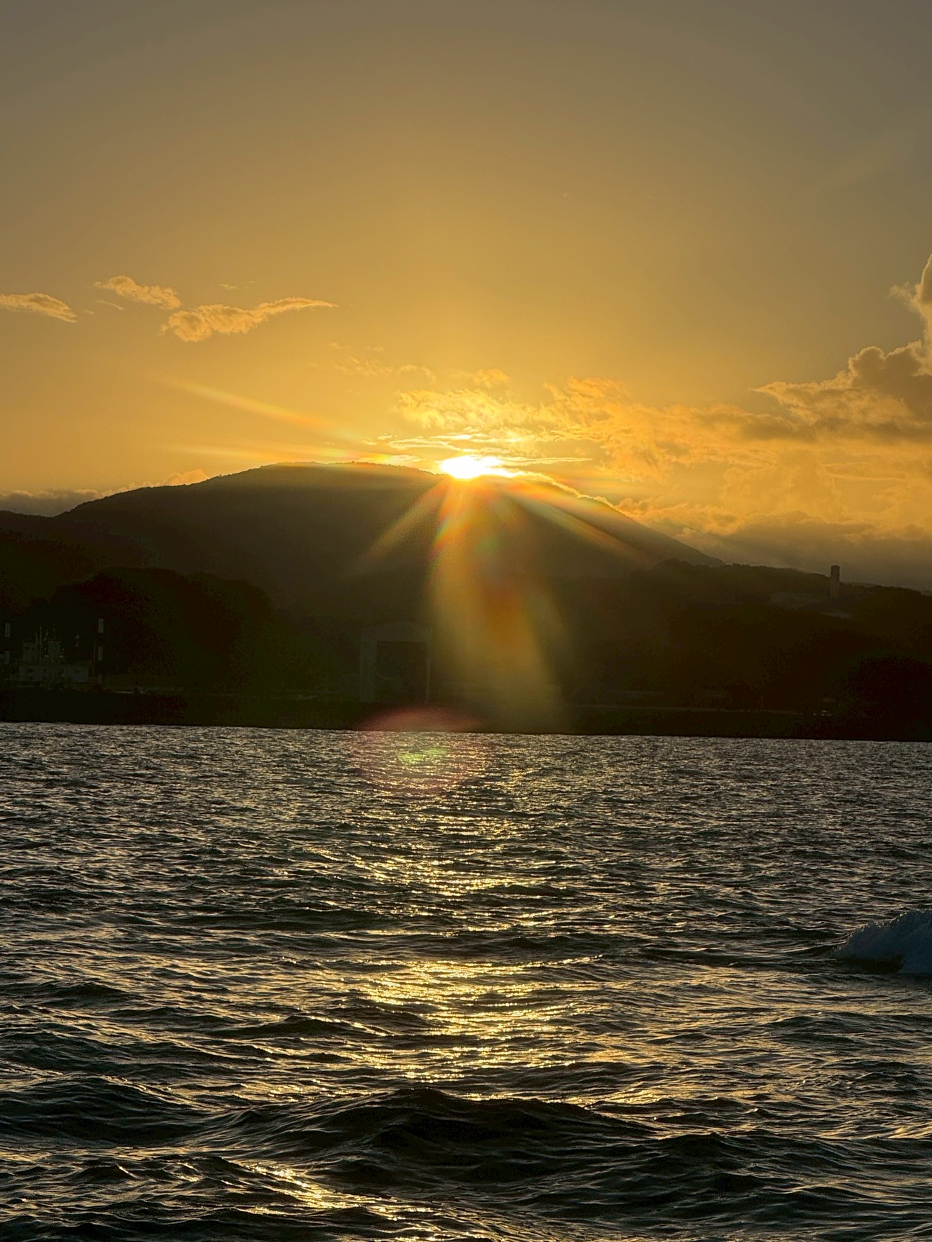 【猛暑でも爽快】海辺の朝まずめ釣りが静かに人気上昇中!健康的で気持ちいい一日の始まり。釣太郎