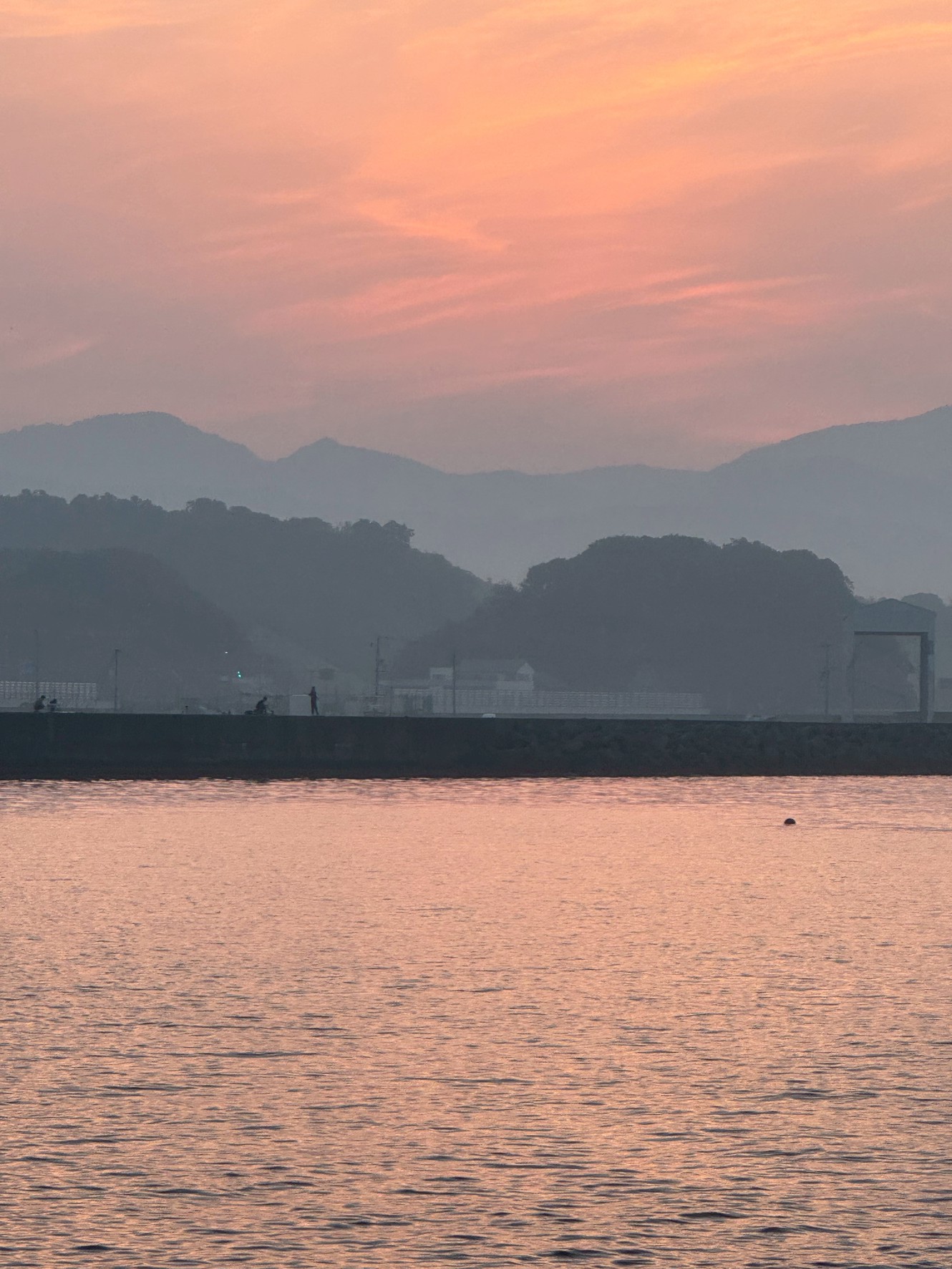 暑さを避けて、釣果も期待でき、さらには美しい景色まで楽しめる。夏の朝マズメ釣りは、良いこと尽くしの最高のアクティビティです。釣太郎