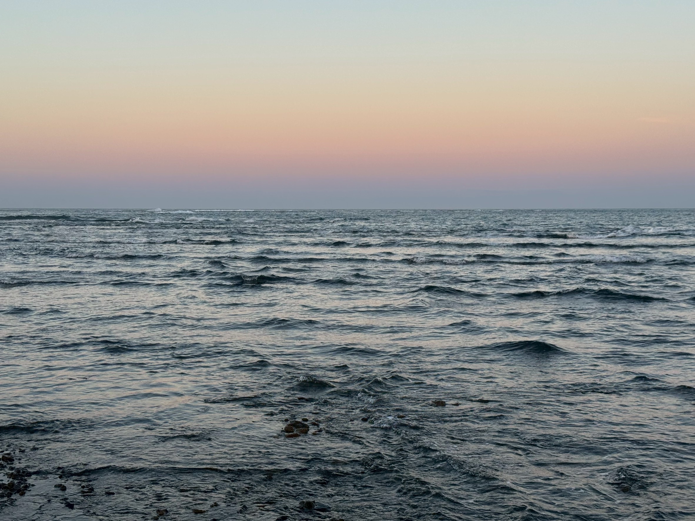 今朝は筋しいどころか肌寒ささえ感じるほど。9月に入ってから朝いちばんはすがすがしい。9月6日土曜日。釣太郎