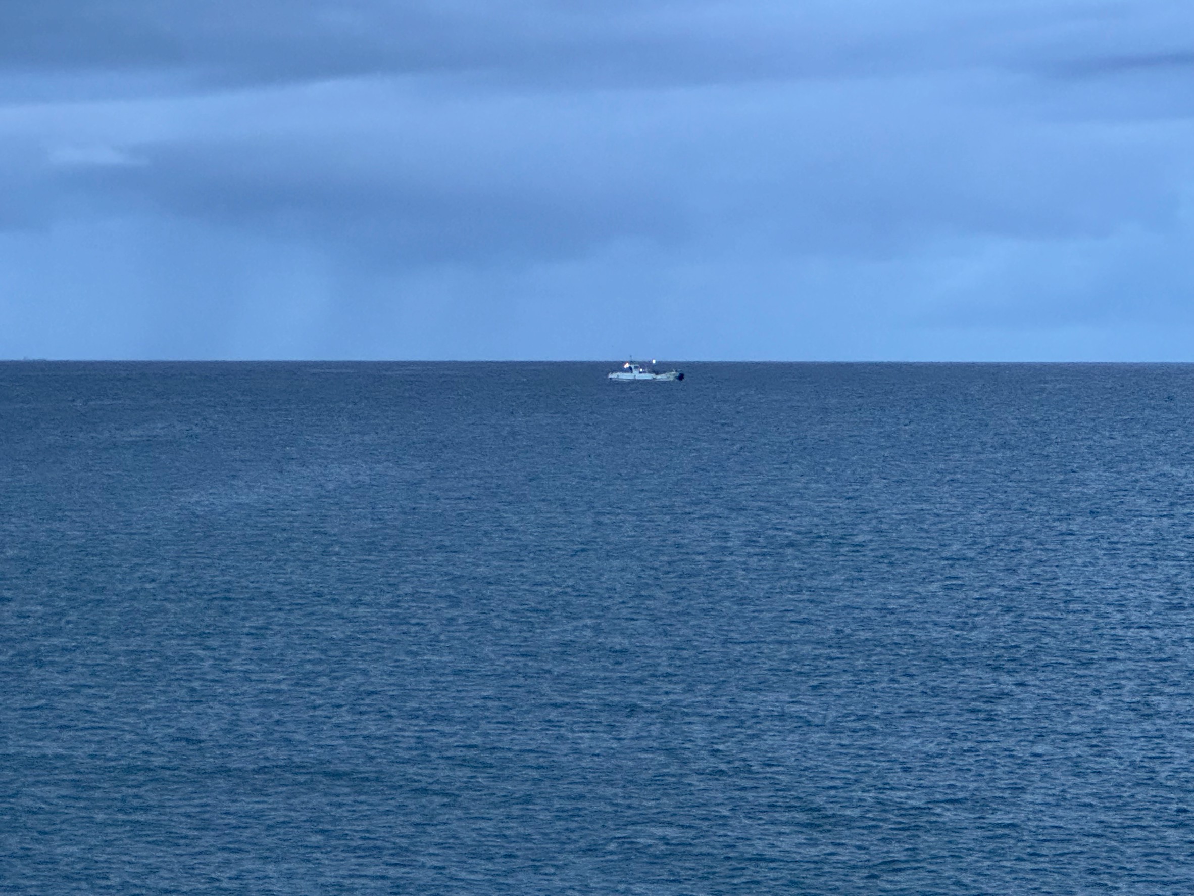 今朝5時半に海に出ると、今シーズン初めて肌寒く感じました。9月13日土曜日。釣太郎