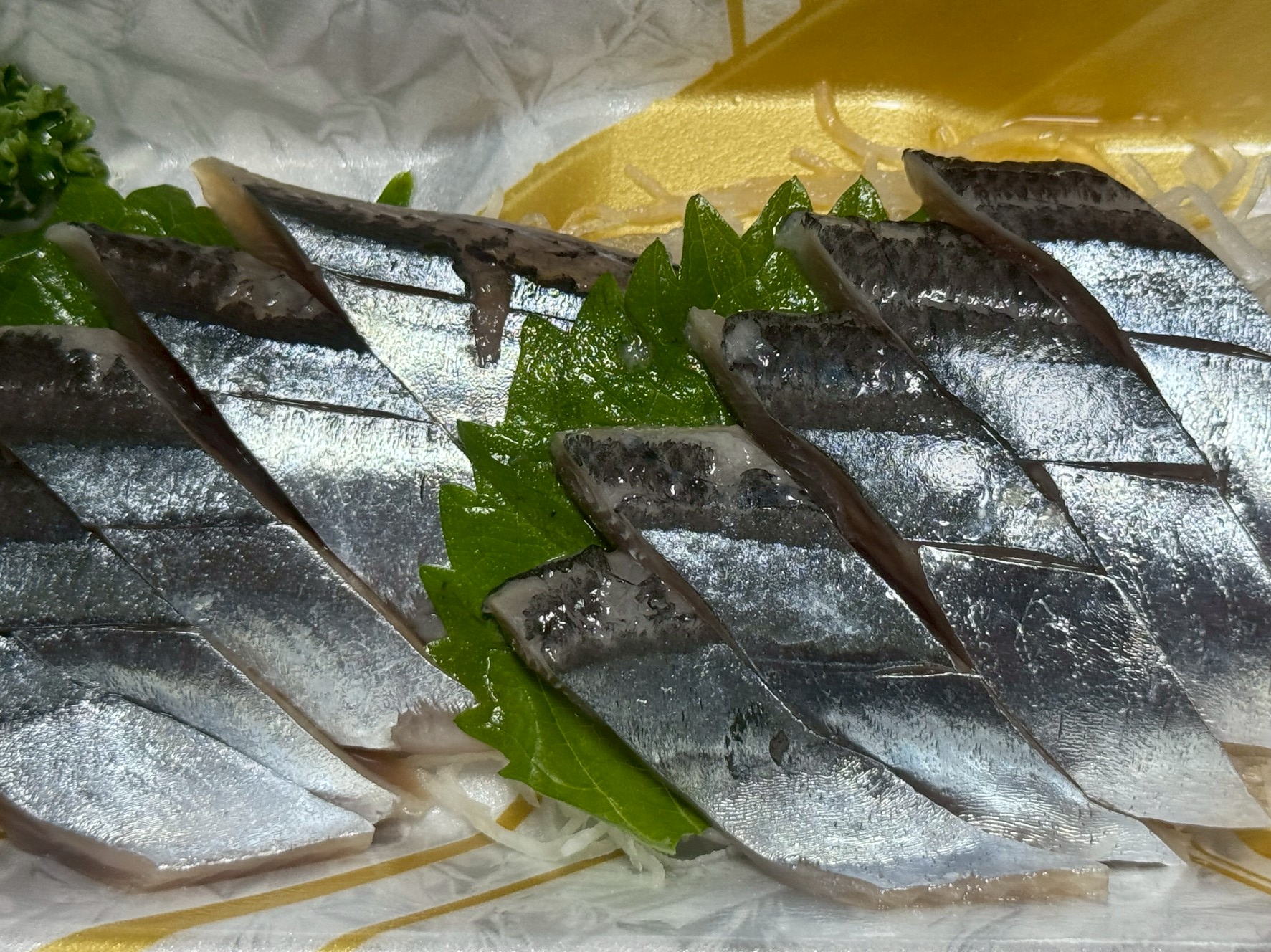 サンマの刺身は秋限定。激うま。試す価値大。釣太郎