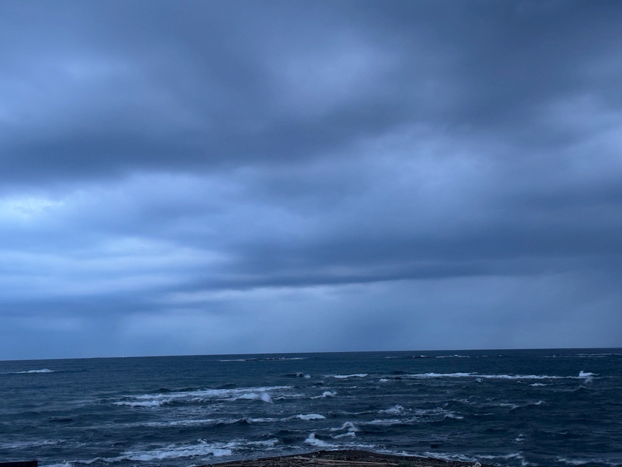 今朝は今シーズン初めて、半袖で肌寒く感じます。9月21日日曜日午前5時半。釣太郎