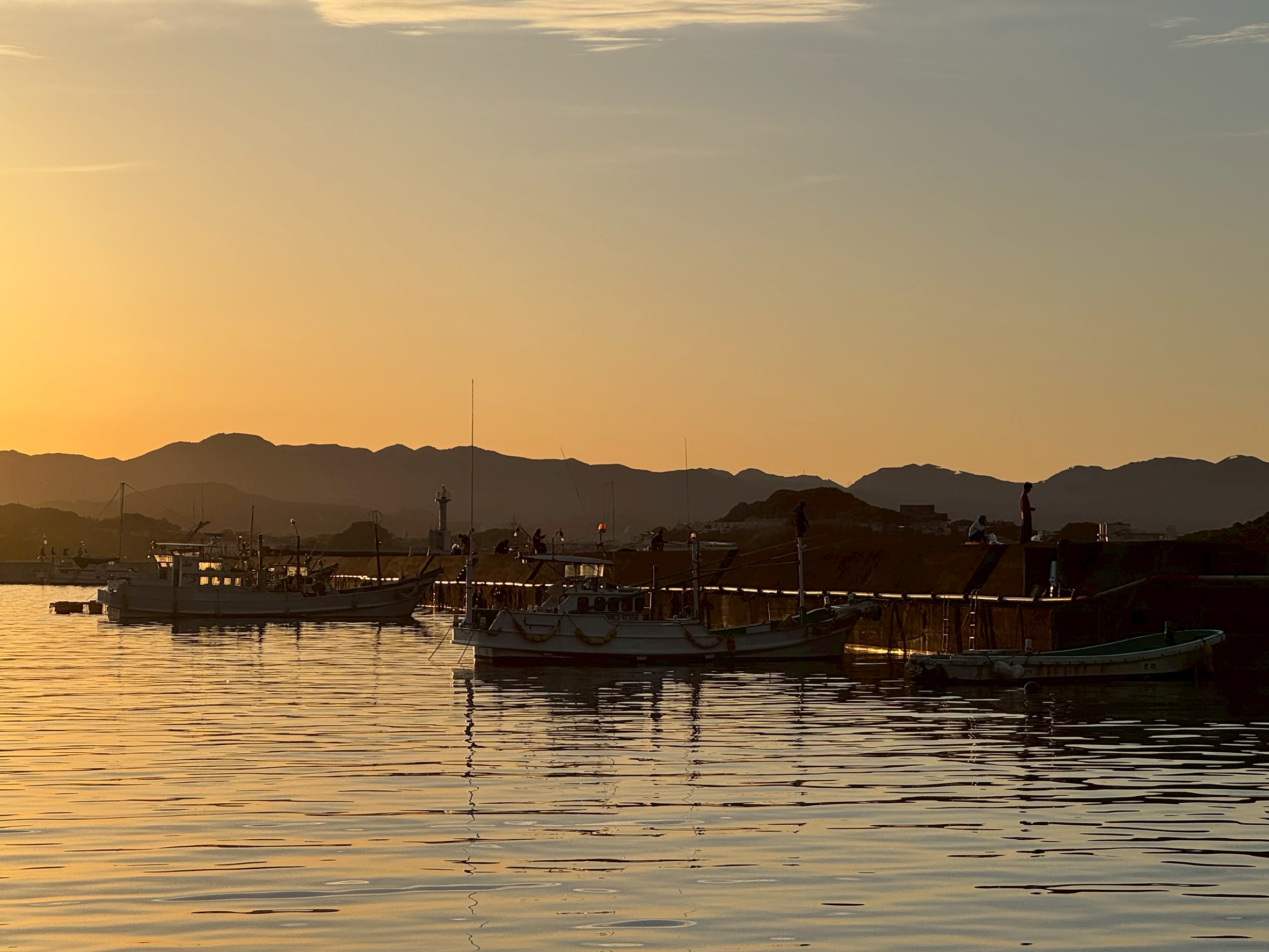 今朝は寒い！半袖では釣りになりません。これからの季節は長袖必要です。9月22日月曜日。釣太郎