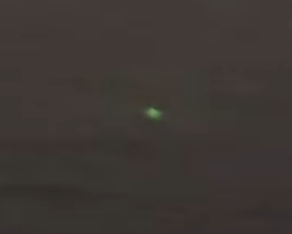 ウキ泳がせ仕掛けは、アオリイカがのってくると浮きが沈んだら合図。釣太郎