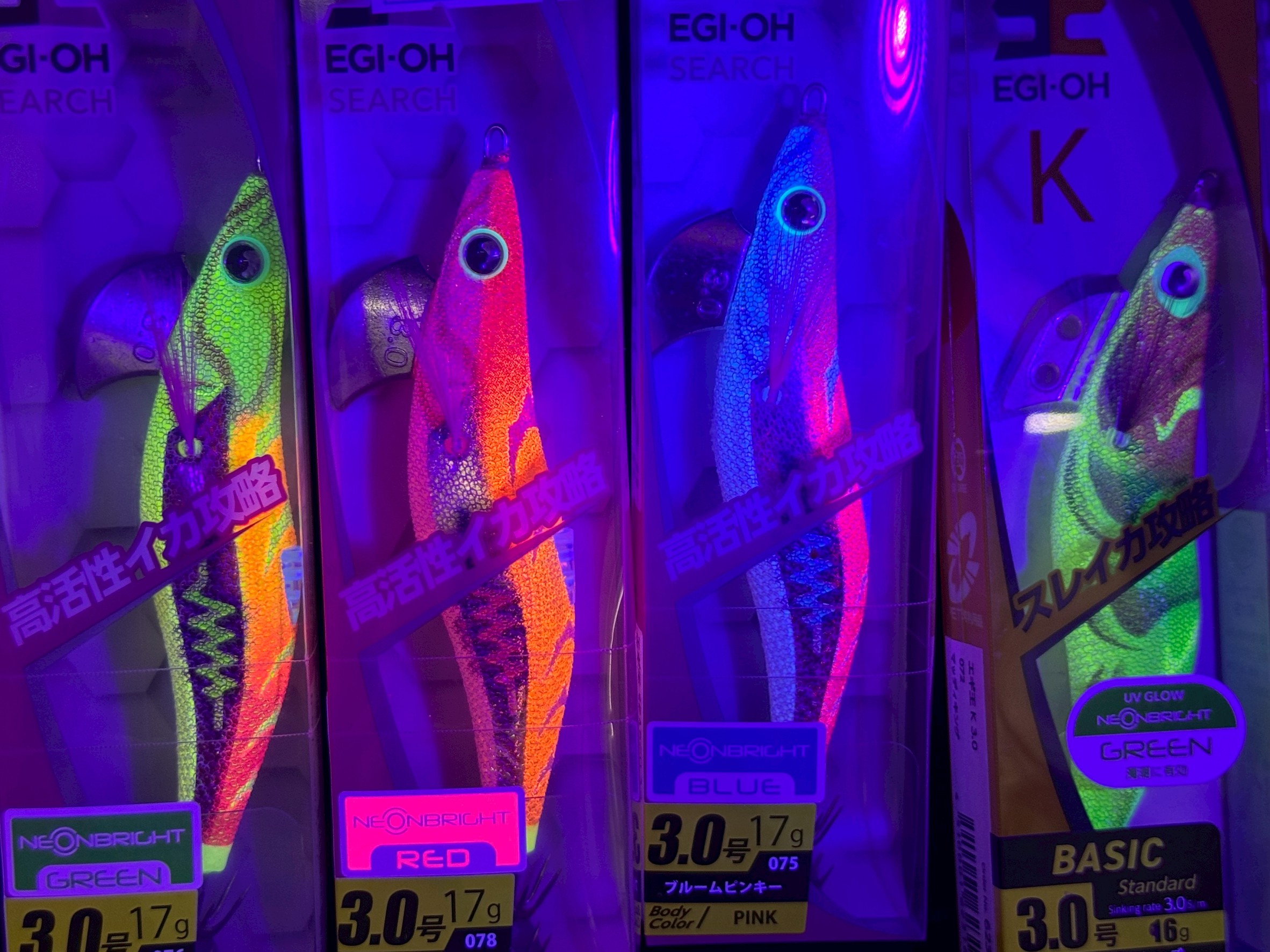 ヤマシタエギ王のエギ（live、search、search）ライトアップしています。白浜店限定。釣太郎