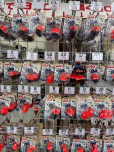 初心者は「B」と「2B」の2種類を揃えるのがおすすめ。風や流れが強ければ「3B」に交換する。フカセ釣り入門。釣太郎