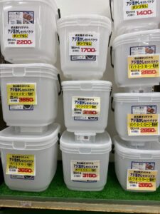 水温が下がり活アジ売れています。アジバケツはこれが一番使いやすい。釣太郎