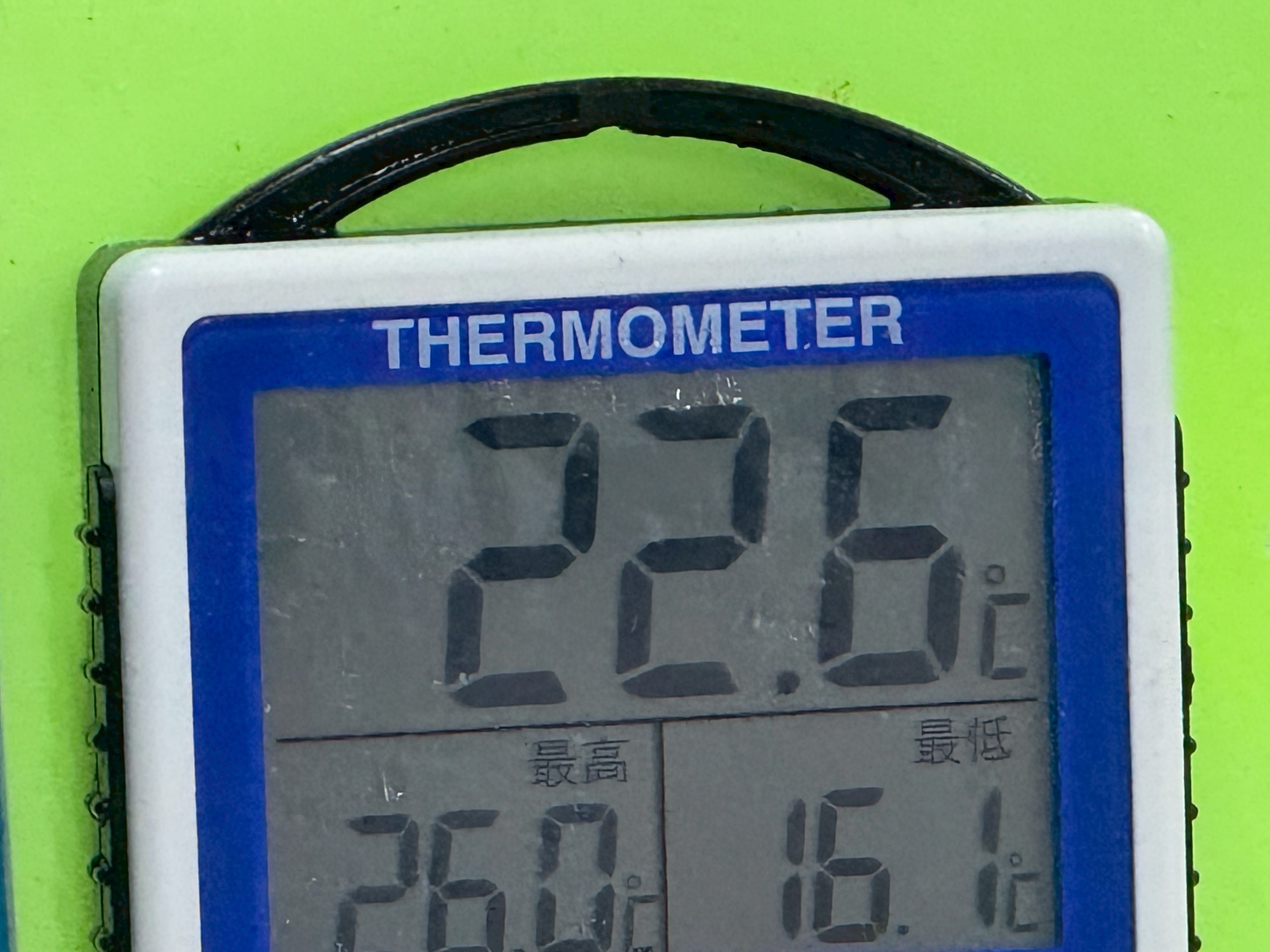 11月25日火曜日午前3時のみなべ店水槽水温は22.6度。アオリイカ釣りに最適です。釣太郎