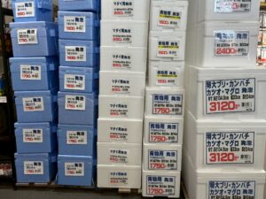 釣太郎は現地型なので、魚を入れる発泡クーラーBOXは、どこよりも豊富に品ぞろえしています。