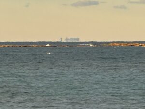 【保存版】水平線の船まで何キロ？海抜2mからの距離計算テクニック｜釣果UPの豆知識。釣太郎