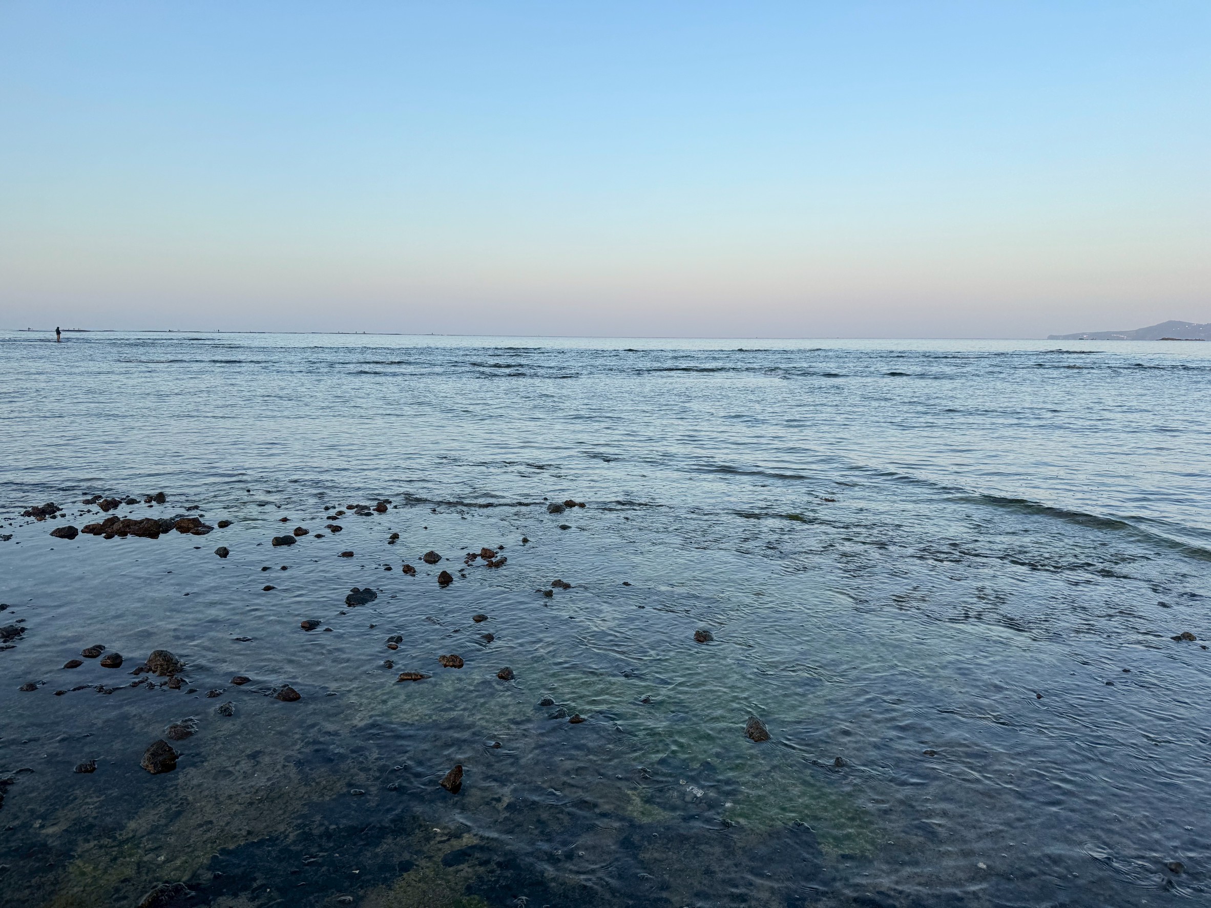 海は、 資源でも観光地でもなく、記憶・文化・環境・未来をつなぐ存在。語り継ぐべき文化。科学的に記録される環境。再構築すべき教育。守るべき生存基盤。釣太郎